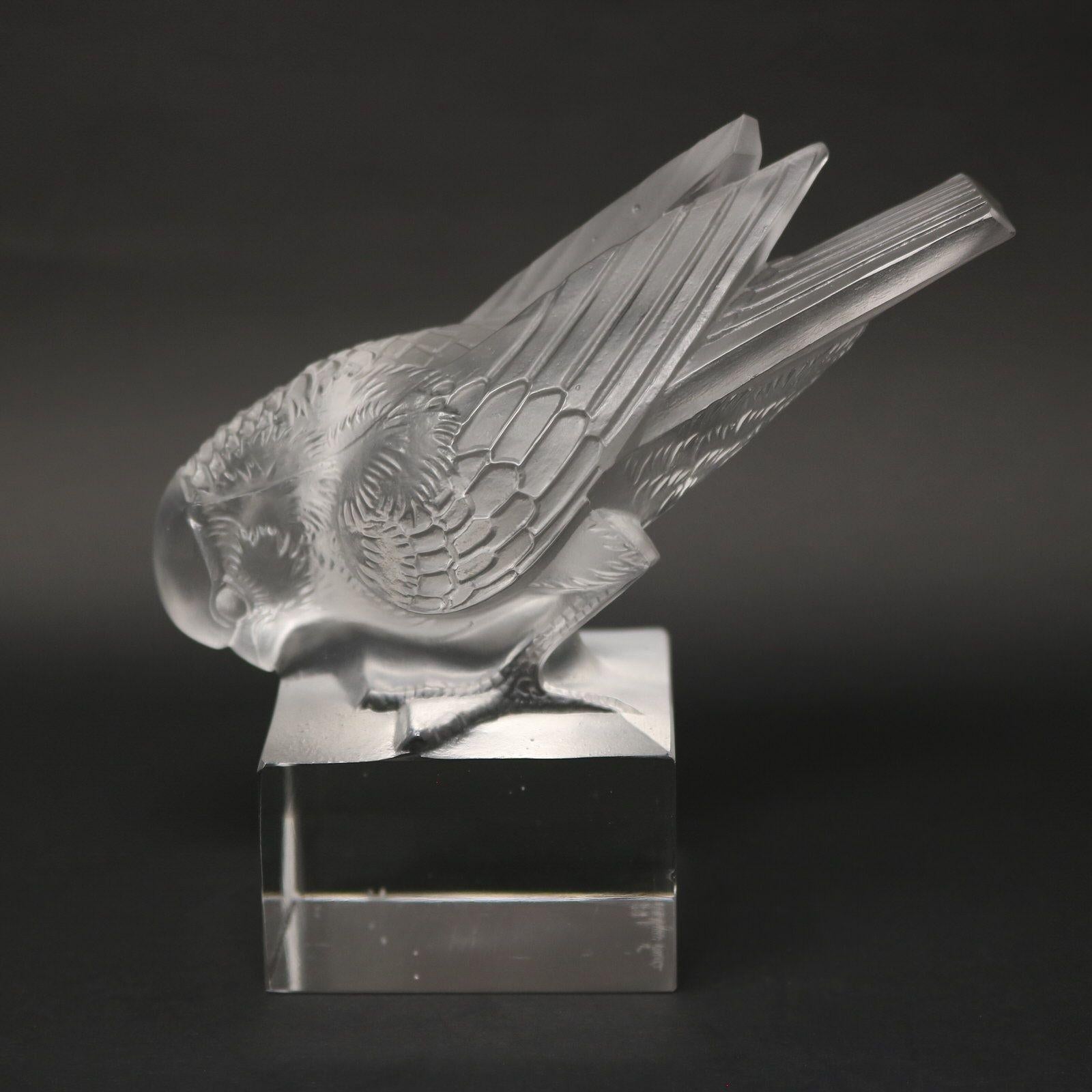 Art Deco Rene Lalique Moineau Sur Socle Ailes Fermees' Paperweight For Sale