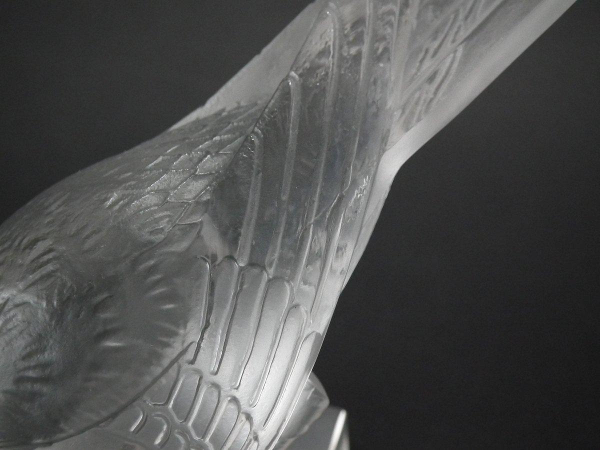 René Lalique 'Moineau Sur Socle Ailes Fermees' Paperweight In Good Condition In Chelmsford, Essex
