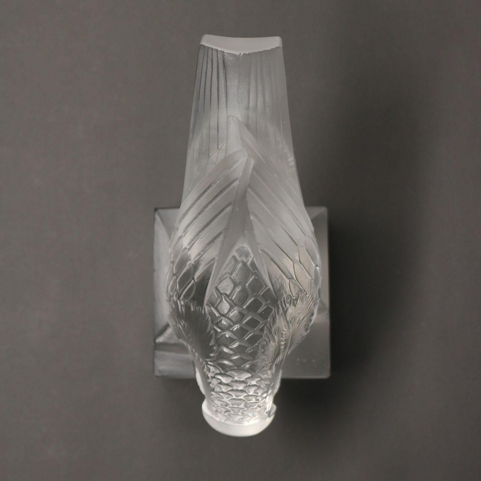 Rene Lalique Moineau Sur Socle Ailes Fermees' Paperweight For Sale 1