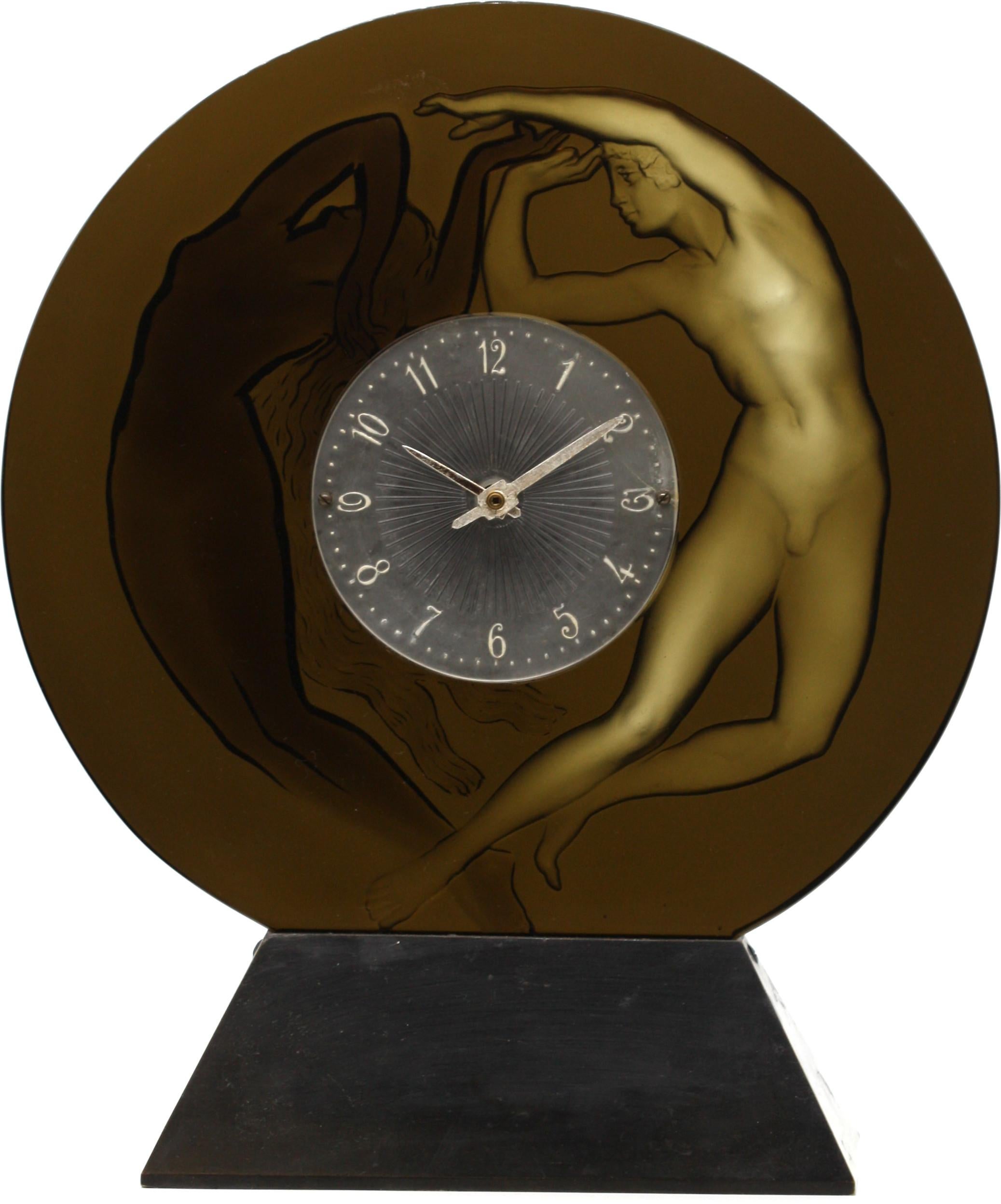 Kaminuhr „Le Jour Et La Nuit“ von Rene Lalique aus geformtem grauem Glas „Le Jour Et La Nuit“ Nacht und Tag im Angebot 3