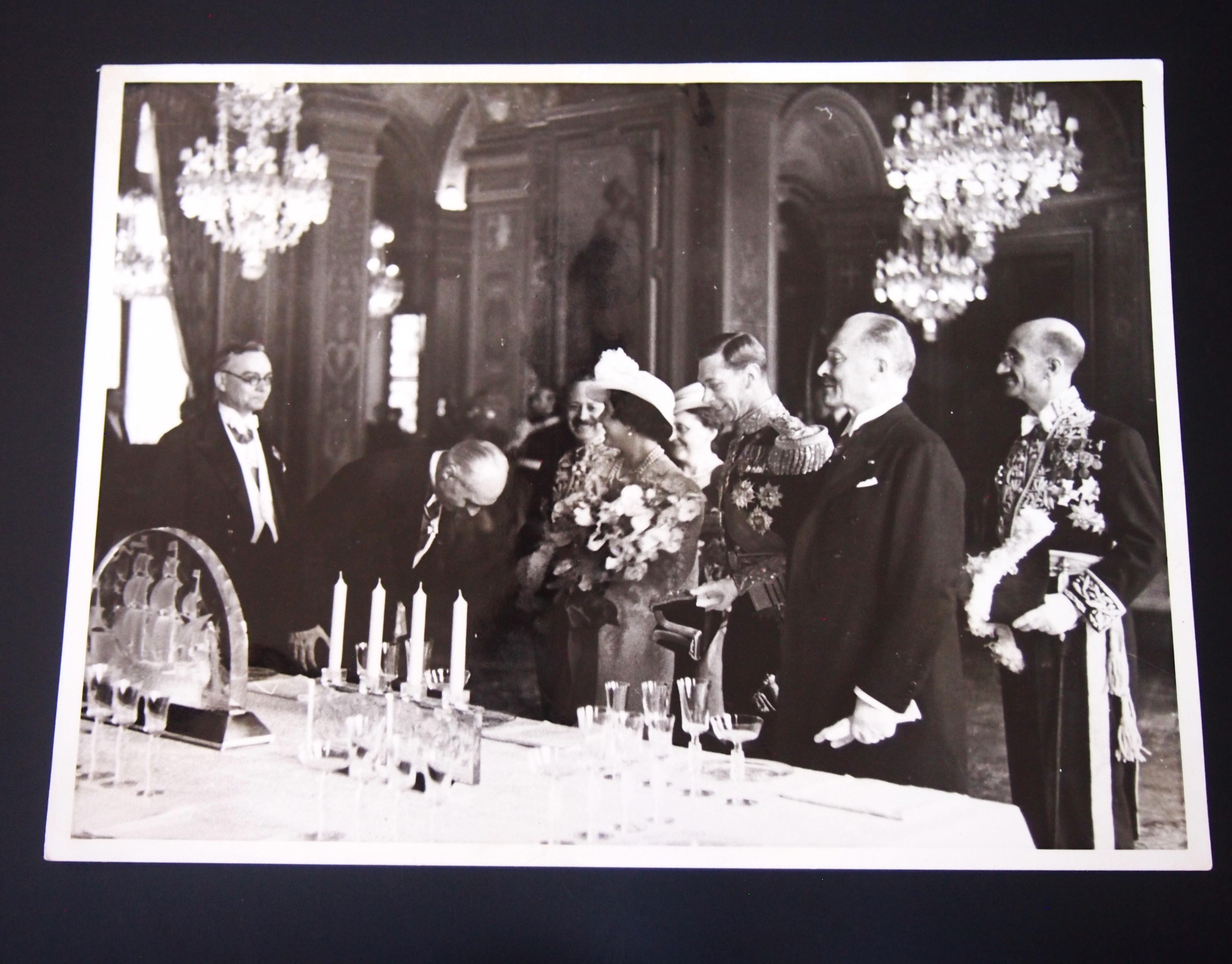 Rene Lalique Mouettes Teller Exklusiv für König George VI mit Press Photo im Angebot 1