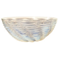 René Lalique "Ondes" Art Deco Opalescent Glass Bowl, 1930s