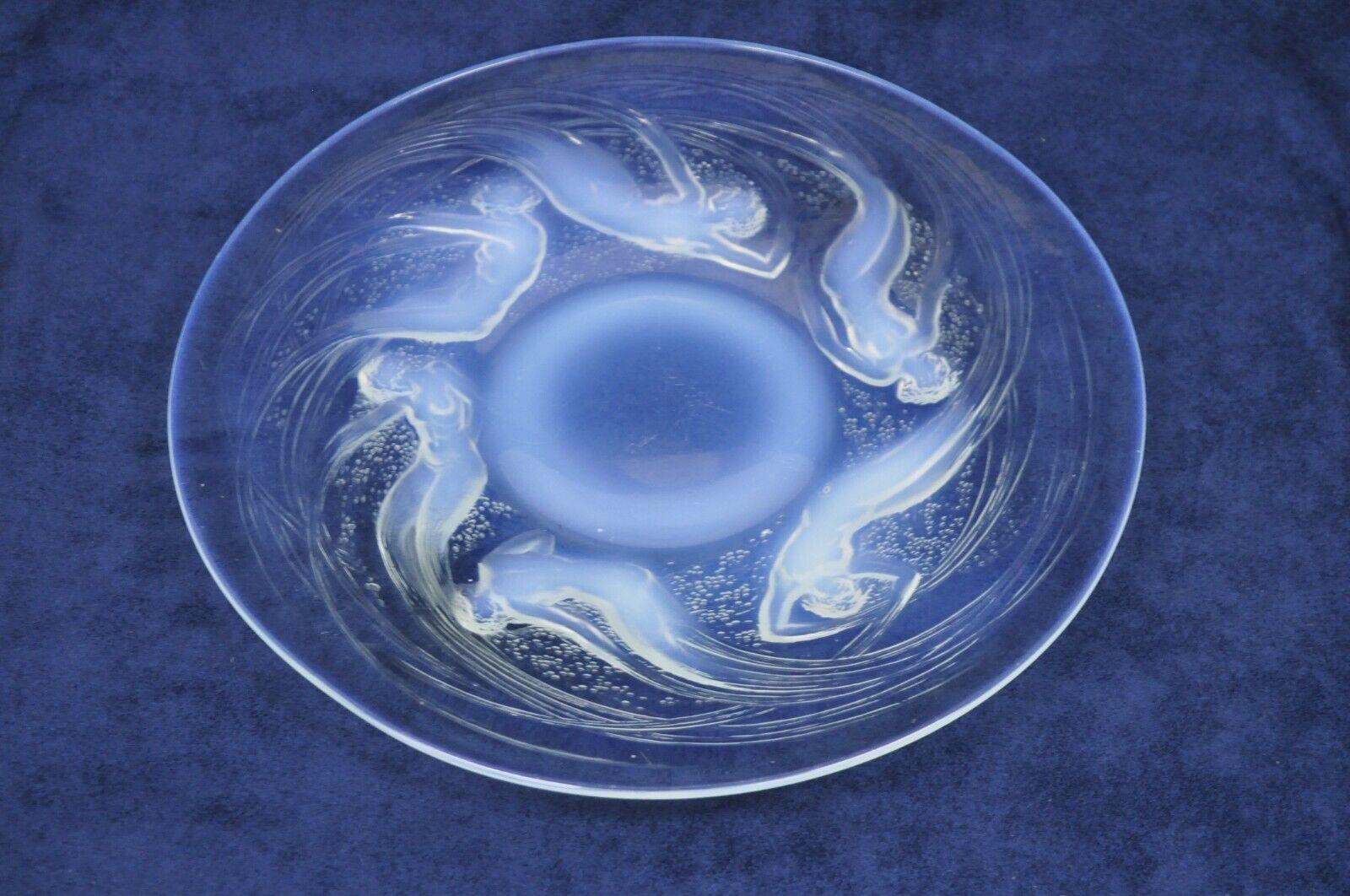 Art déco René Lalique Assiette en verre opalescent avec sirènes nageuses en vente