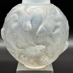 Rene Lalique Vase Art Déco Formose opalescent
