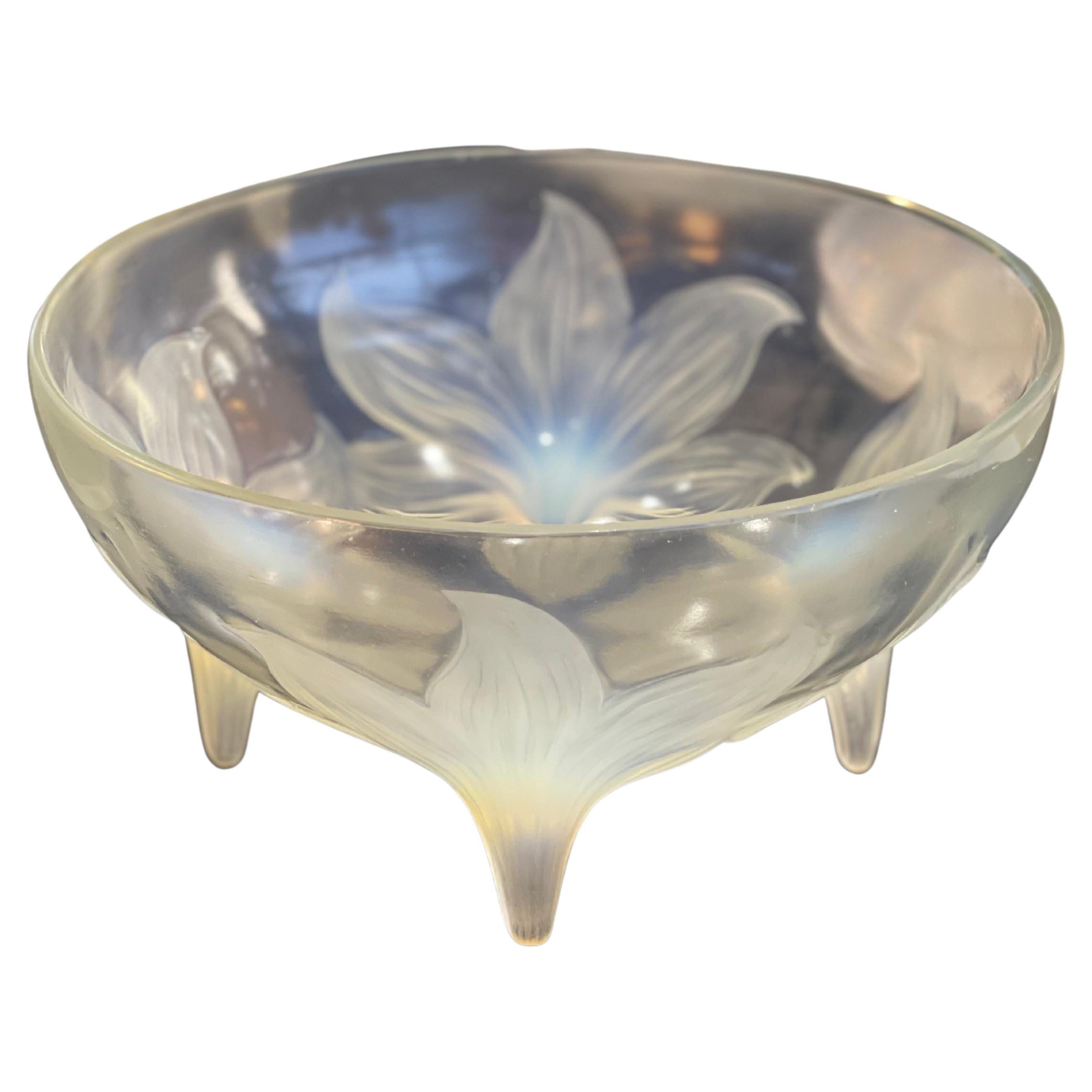 René Lalique Opalescent Bowl "Lys" For Sale