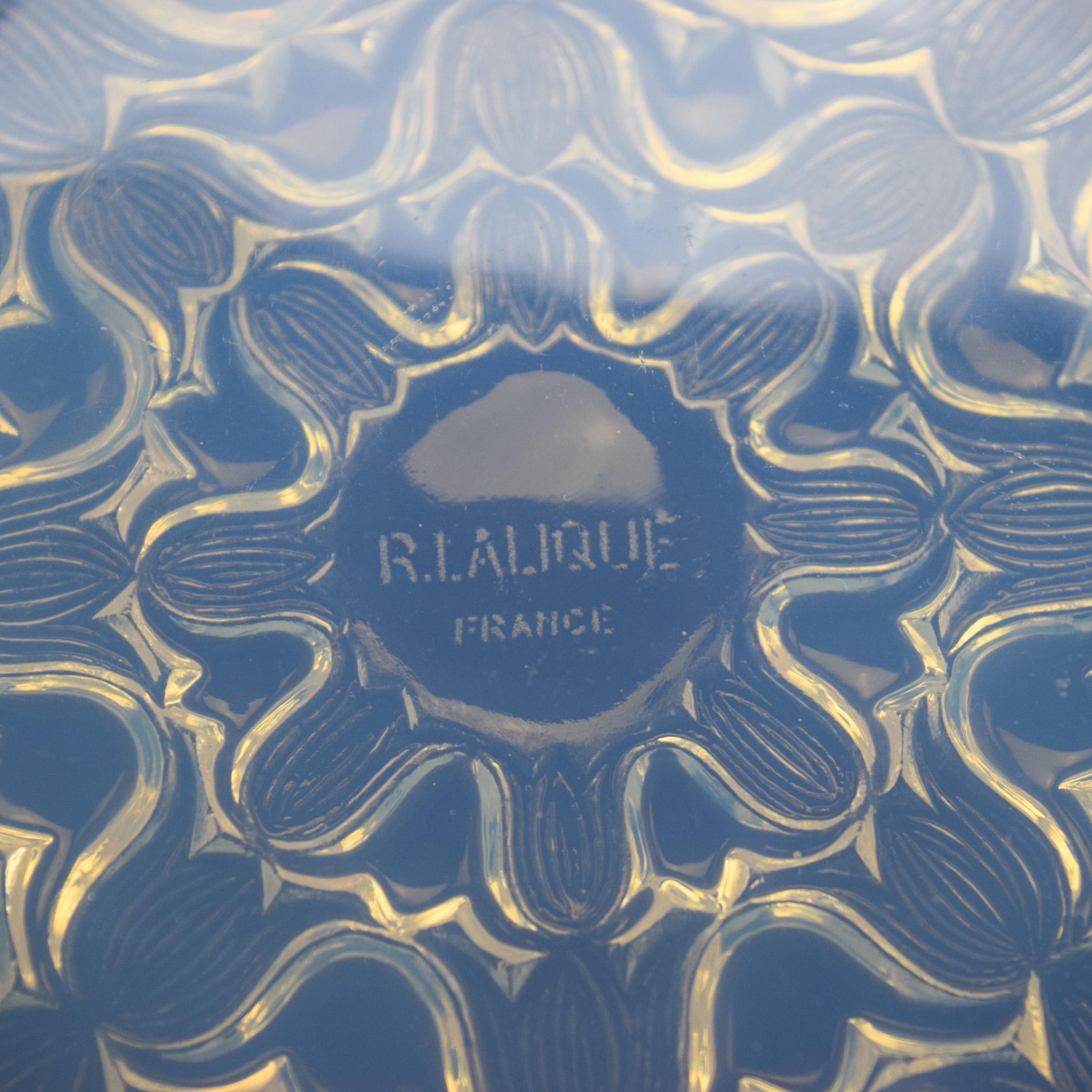 Piatto coupe Campanules opalescente di Rene Lalique In condizioni buone in vendita a Devon, GB
