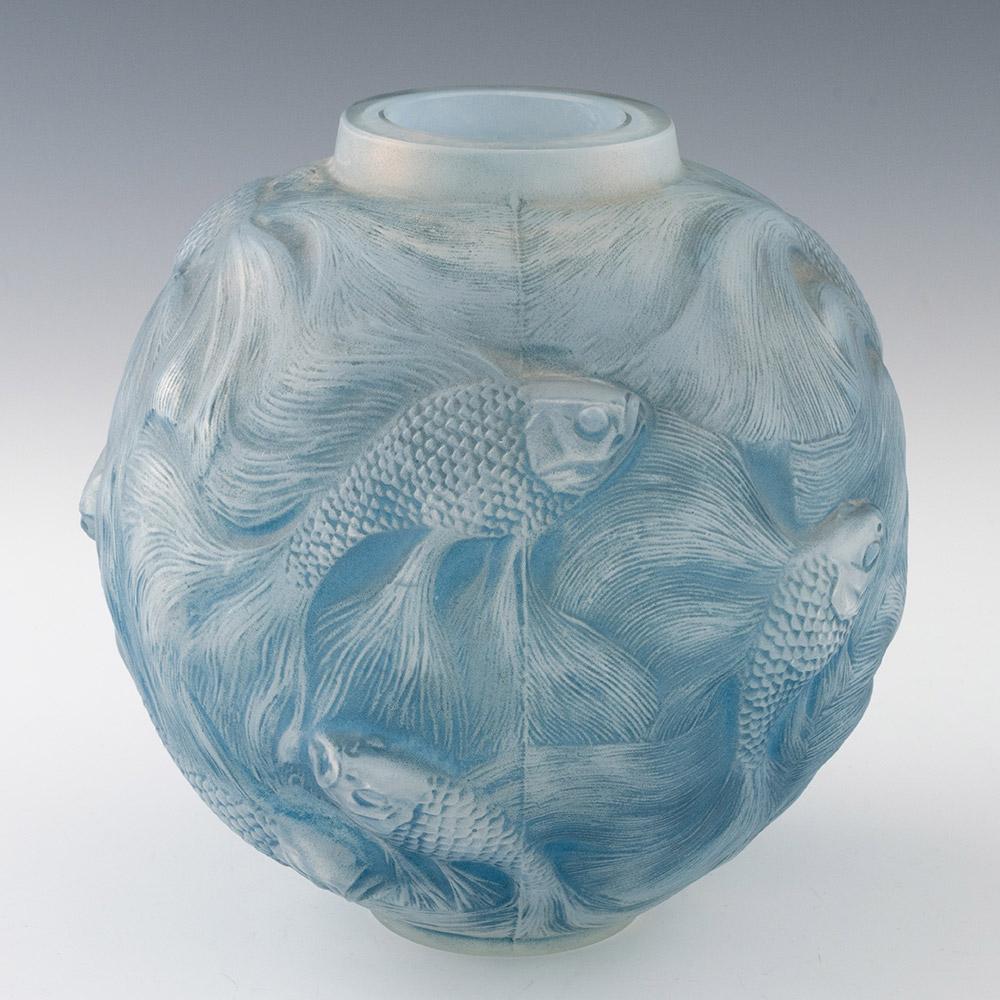 Inizio XX secolo Rene Lalique Vaso Formoso colorato blu ceruleo opalescente disegnato nel 1924