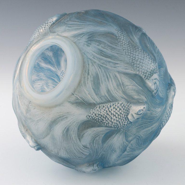 Vetro artistico Rene Lalique Vaso Formoso colorato blu ceruleo opalescente disegnato nel 1924