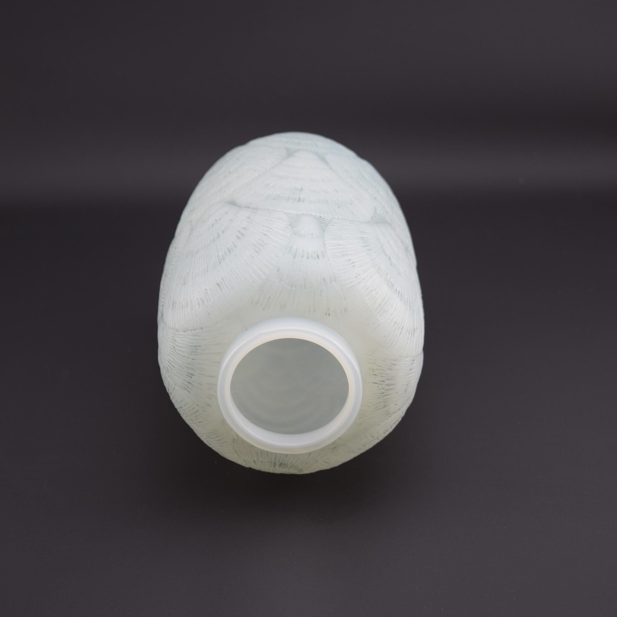 Art Déco Vaso Coquilles opalescente Rene Lalique C1920 in vendita