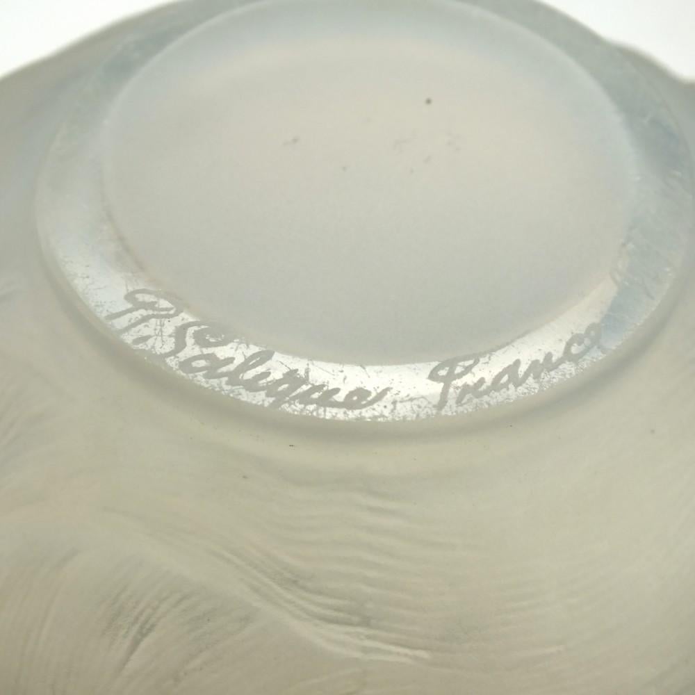 René Lalique Opalescent Formose Vase Marcilhac 934 In Excellent Condition For Sale In Kent, GB