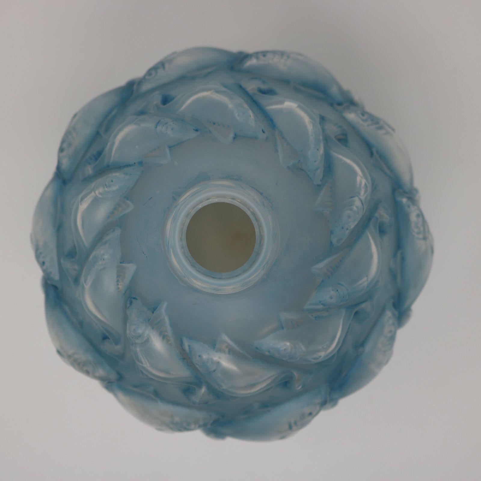Vase „Camaret“ aus opalisierendem Glas mit blauem Edelstahl von Rene Lalique im Angebot 2