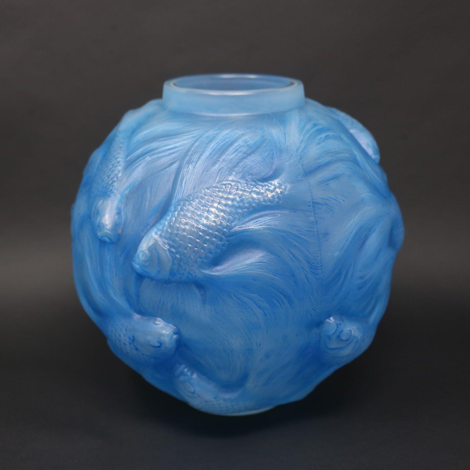 Rene Lalique Opalescent Glass Blue Stained Formose Vase In Good Condition For Sale In Chelmsford, Essex