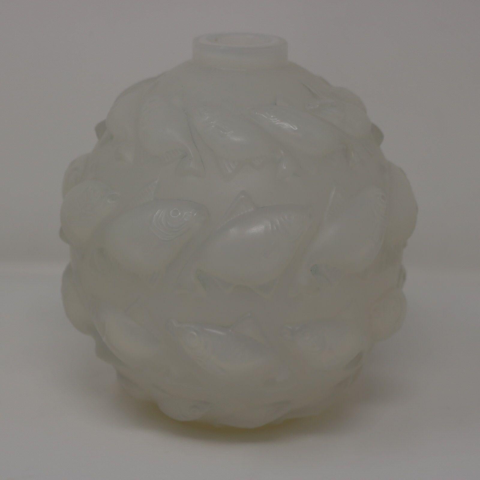 Rene Lalique Opalescent Glass 'Camaret' Vase 6