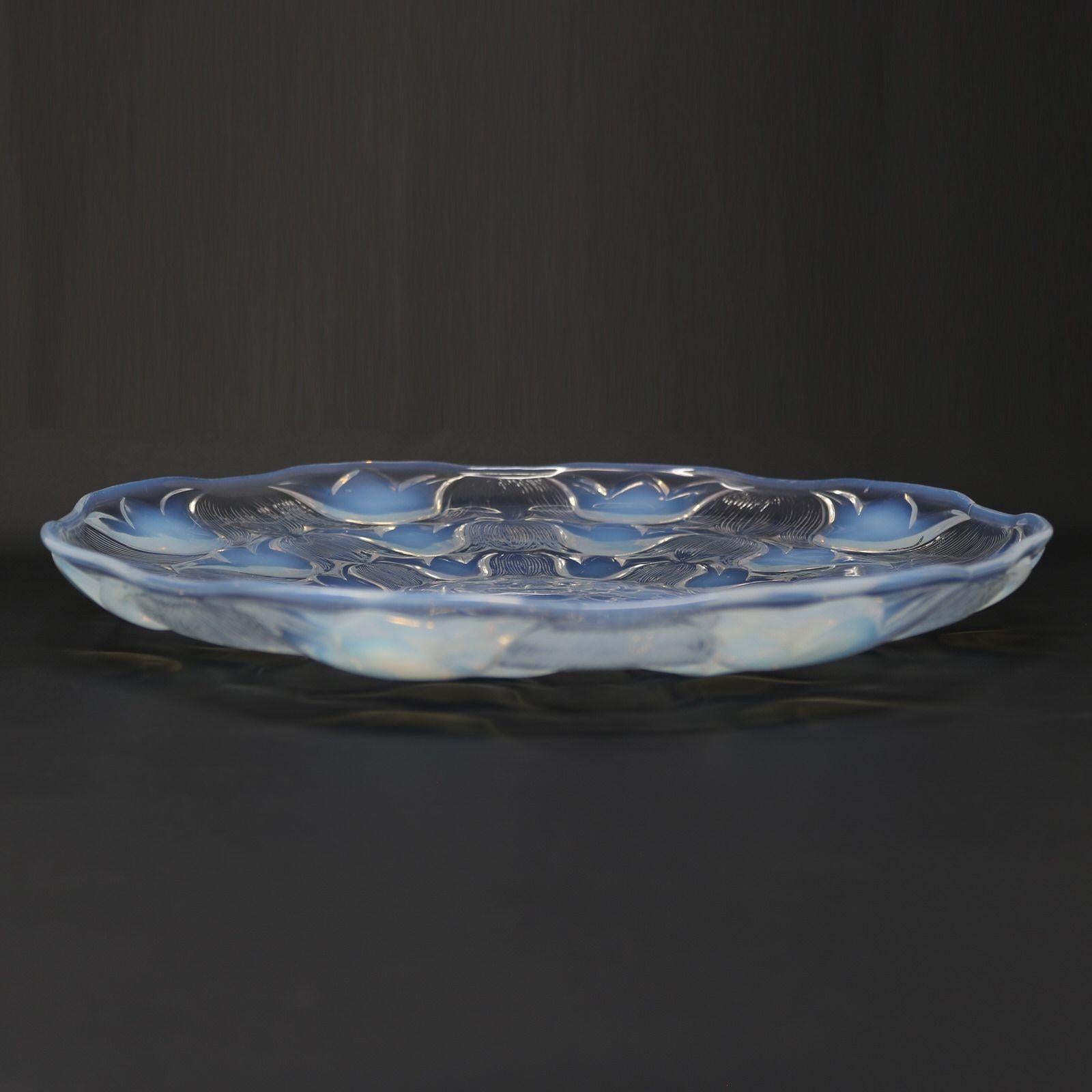 Assiette Campanules en verre opalescent Rene His en vente 1