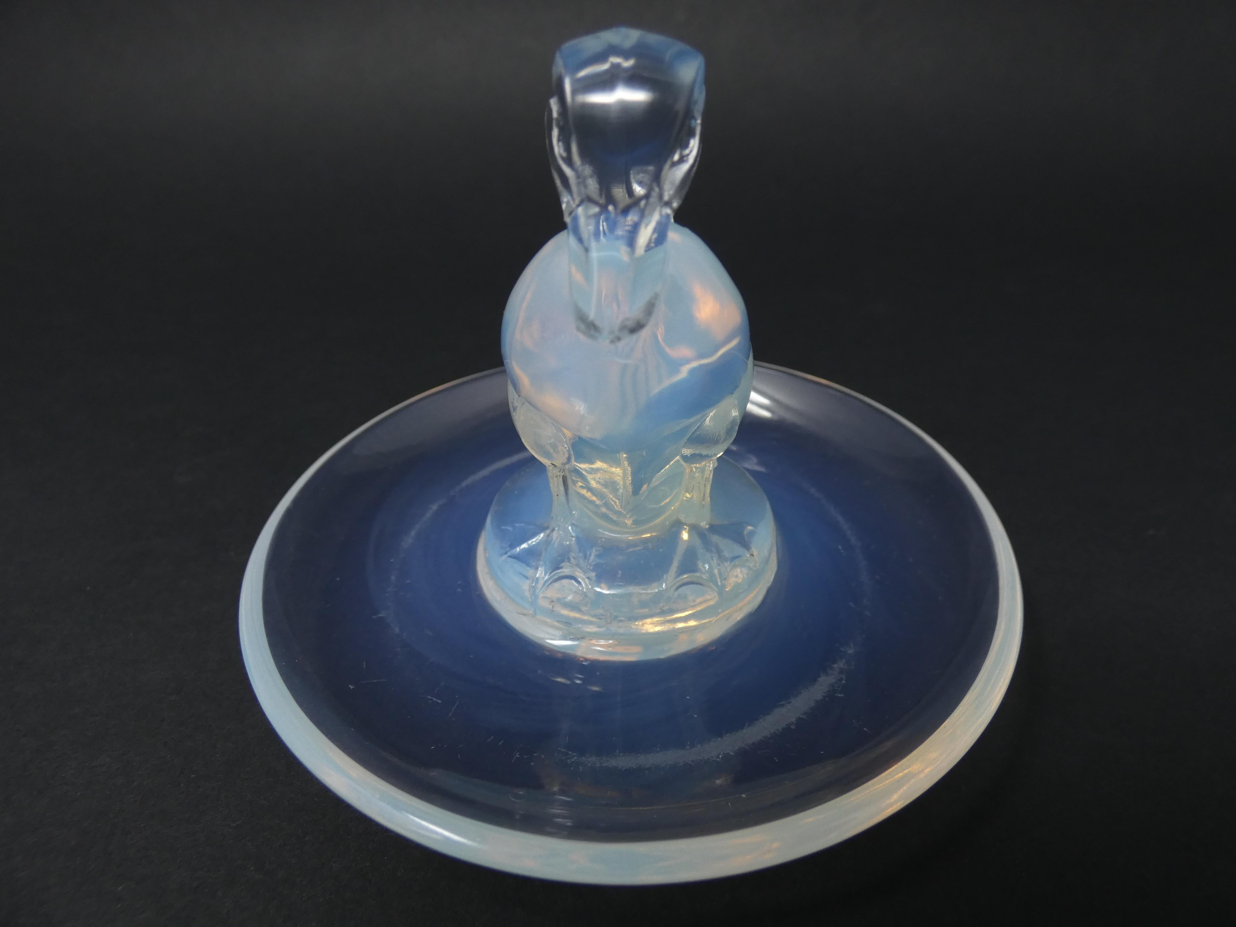 René Lalique opalescent glass 'Canard (duck)' Cendrier rond/ashtray. Engraved makers mark, 'R. Lalique France '. Book reference: Marcilhac 283.