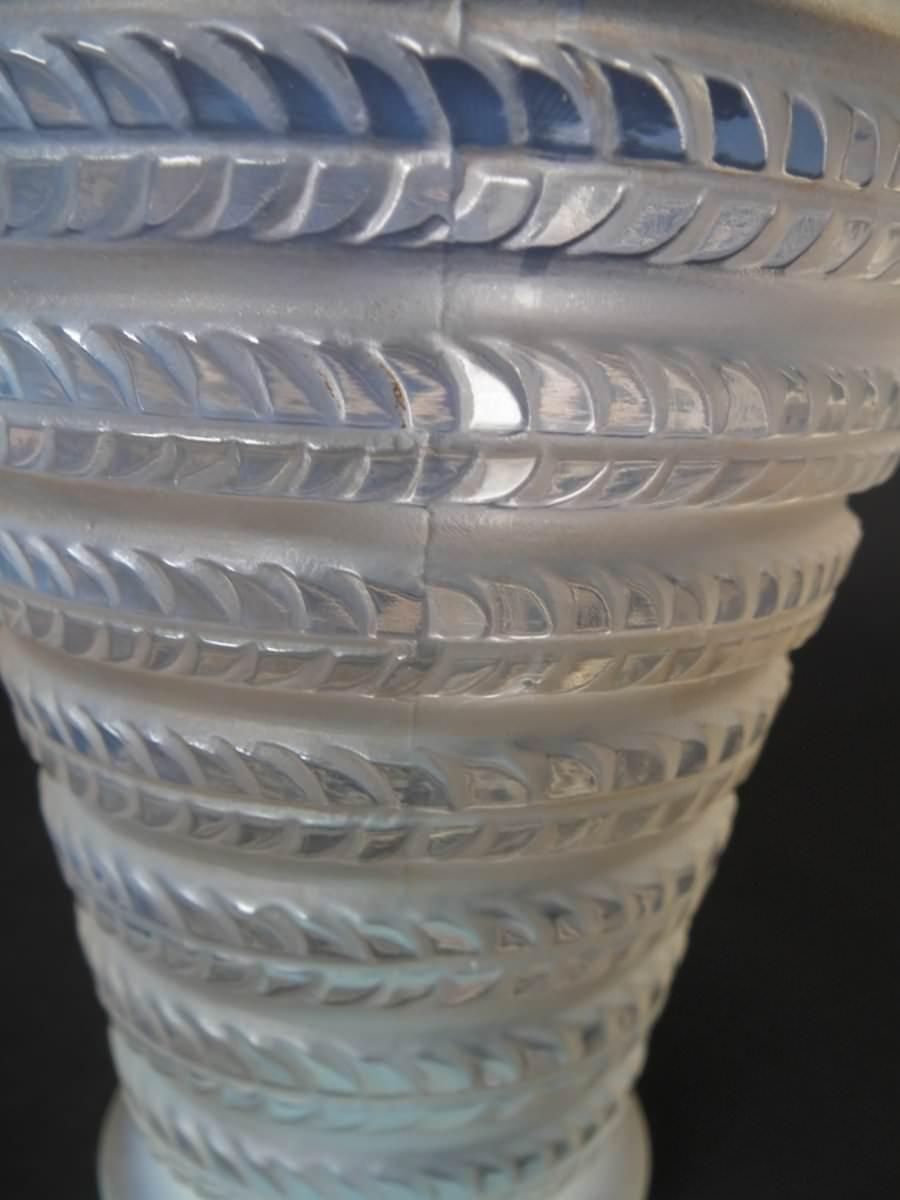 Rene Lalique Opalescent Glass 'Cytise' Vase For Sale 1