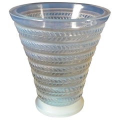 Rene Lalique Vaso in vetro opalescente "Cytise