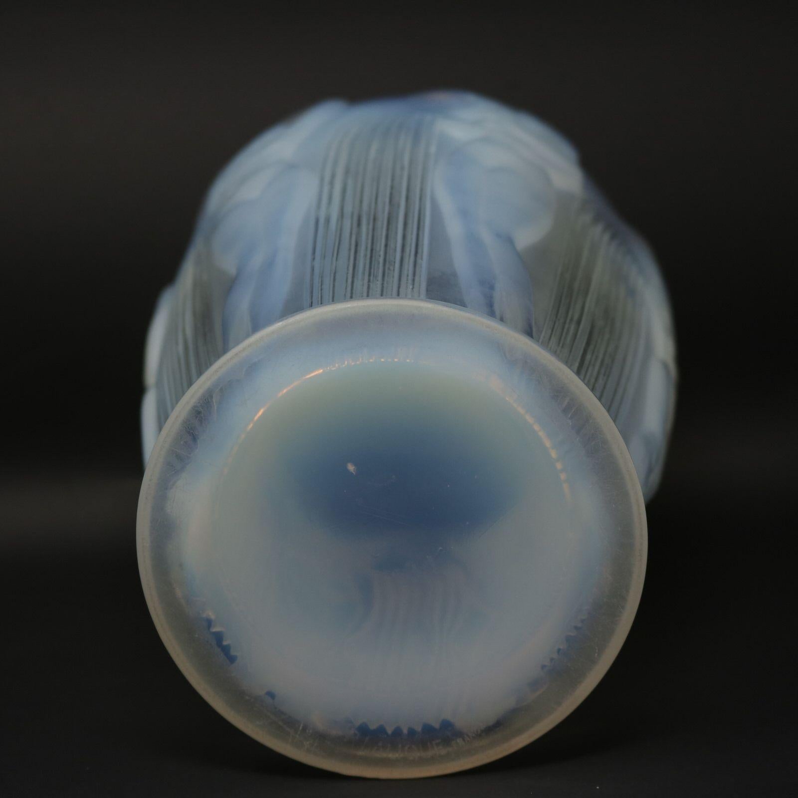 Rene Lalique Opalescent Glass Danaides Vase en vente 8