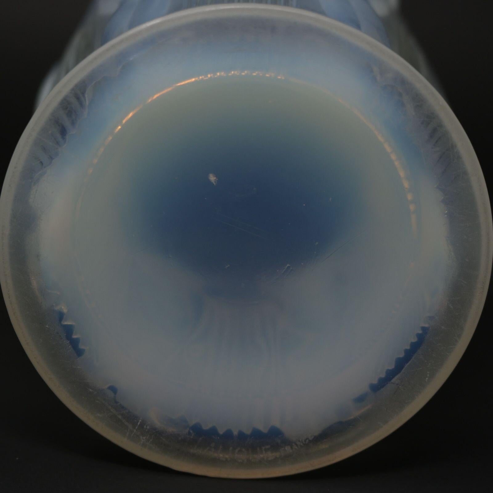 Rene Lalique Opalescent Glass Danaides Vase en vente 10