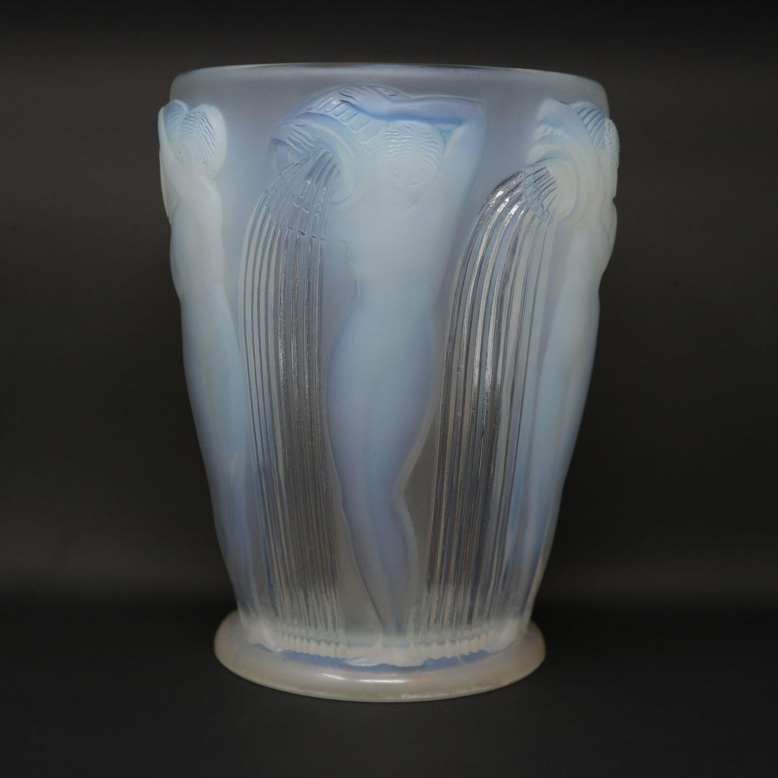 Rene Lalique Opalescent Glass Danaides Vase Bon état - En vente à Chelmsford, Essex