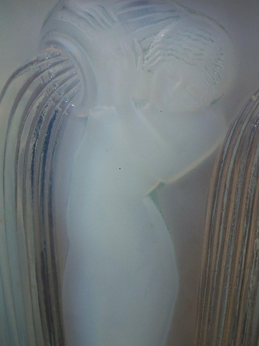 René Lalique Opalescent Glass 'Danaides' Vase In Good Condition In Chelmsford, Essex
