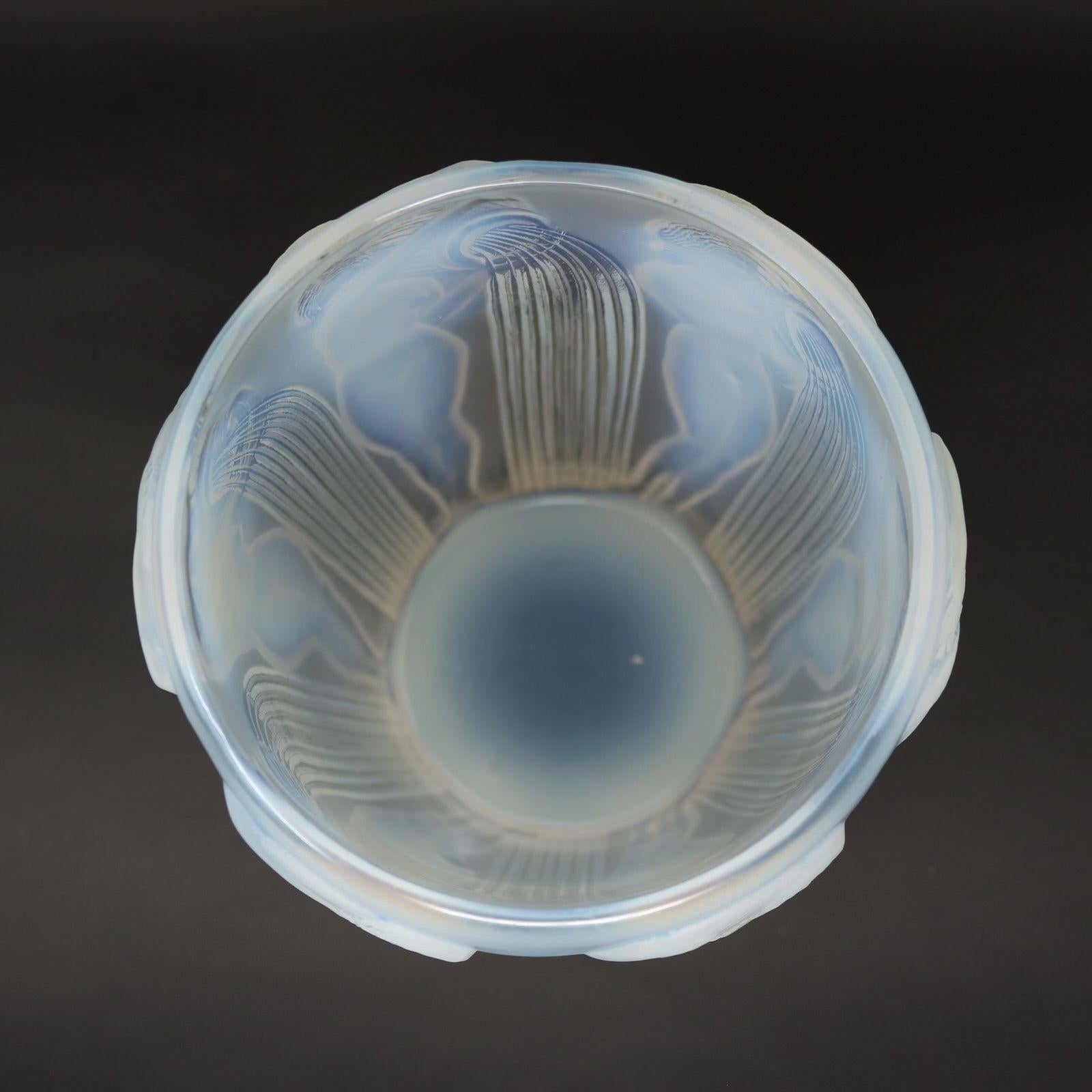 Rene Lalique Opalescent Glass Danaides Vase en vente 2