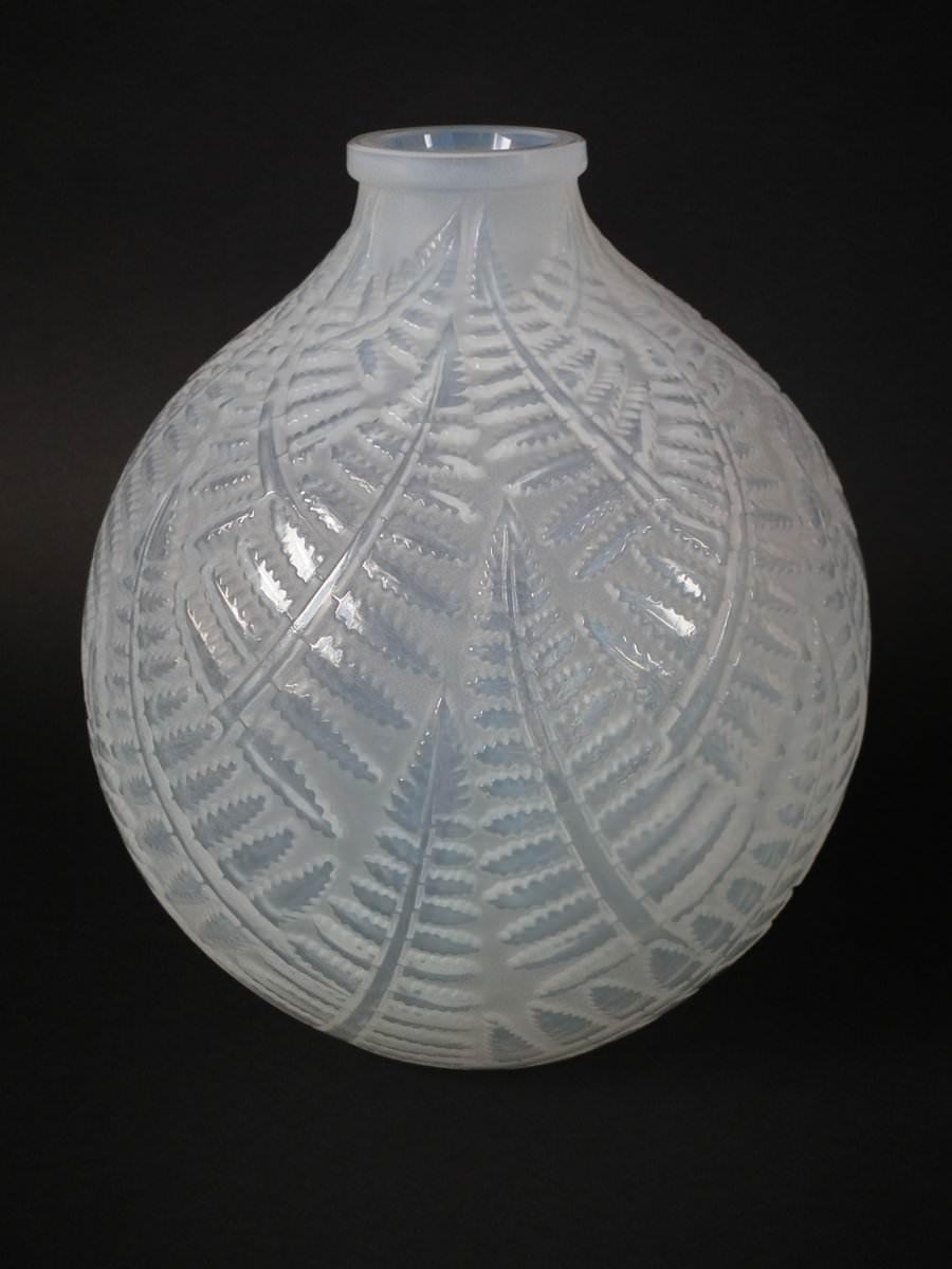 René Lalique Opalescent Glass 'Espalion' Vase In Good Condition In Chelmsford, Essex