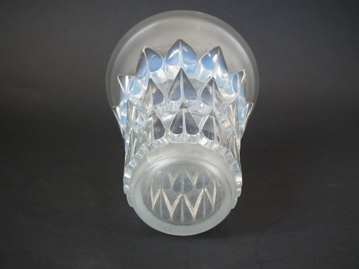 Art Deco Rene Lalique Opalescent Glass 'Feuilles' Vase For Sale
