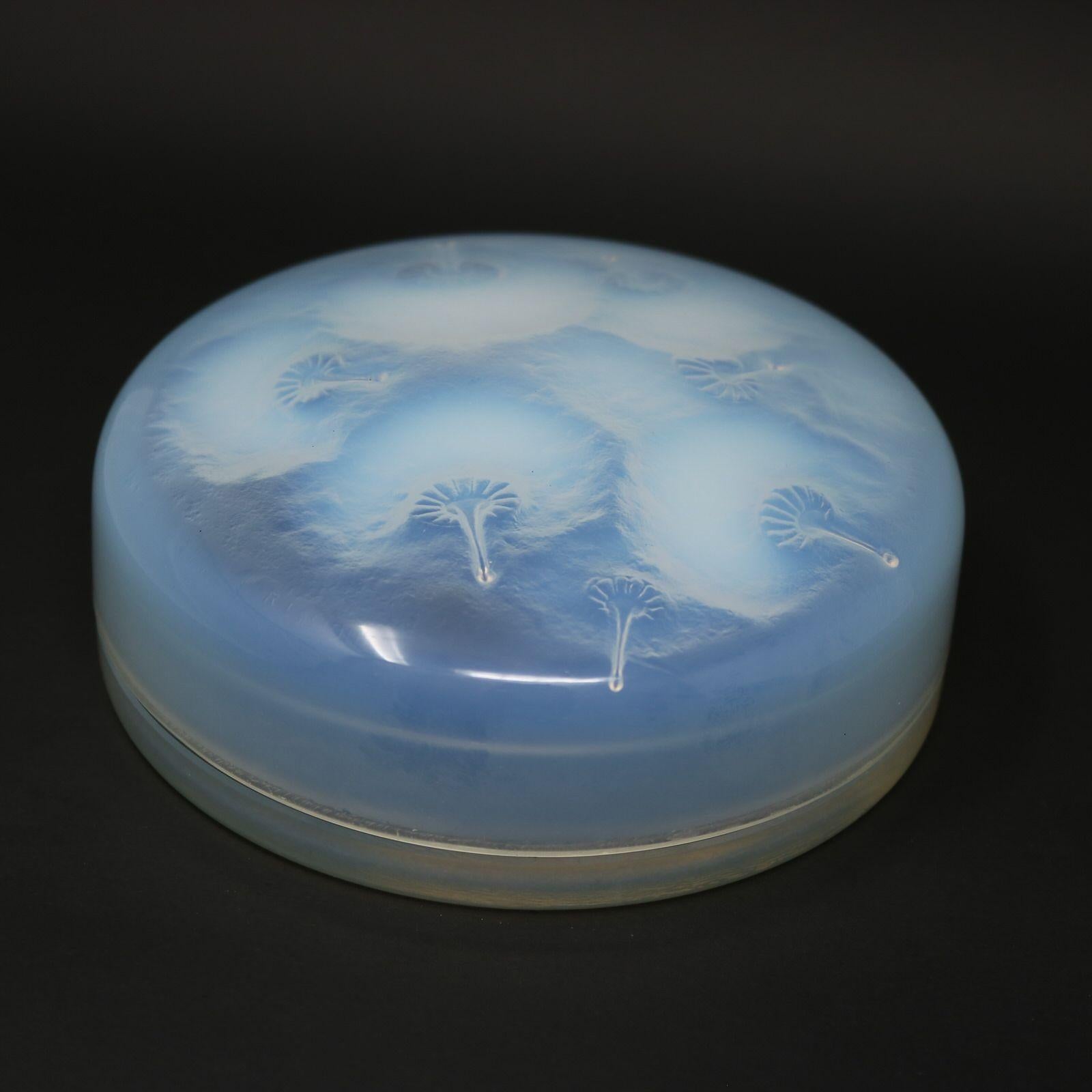 Scatola 'Houppes' in vetro opalescente di Rene Lalique In condizioni buone in vendita a Chelmsford, Essex