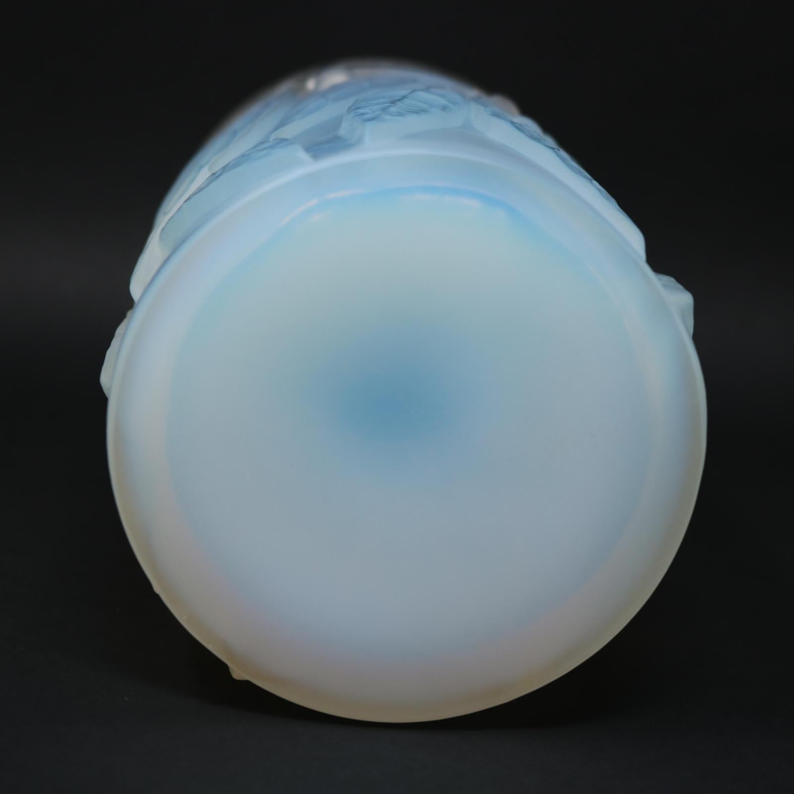 Rene Lalique Opalescent Glass 'Laurier' Vase In Good Condition In Chelmsford, Essex