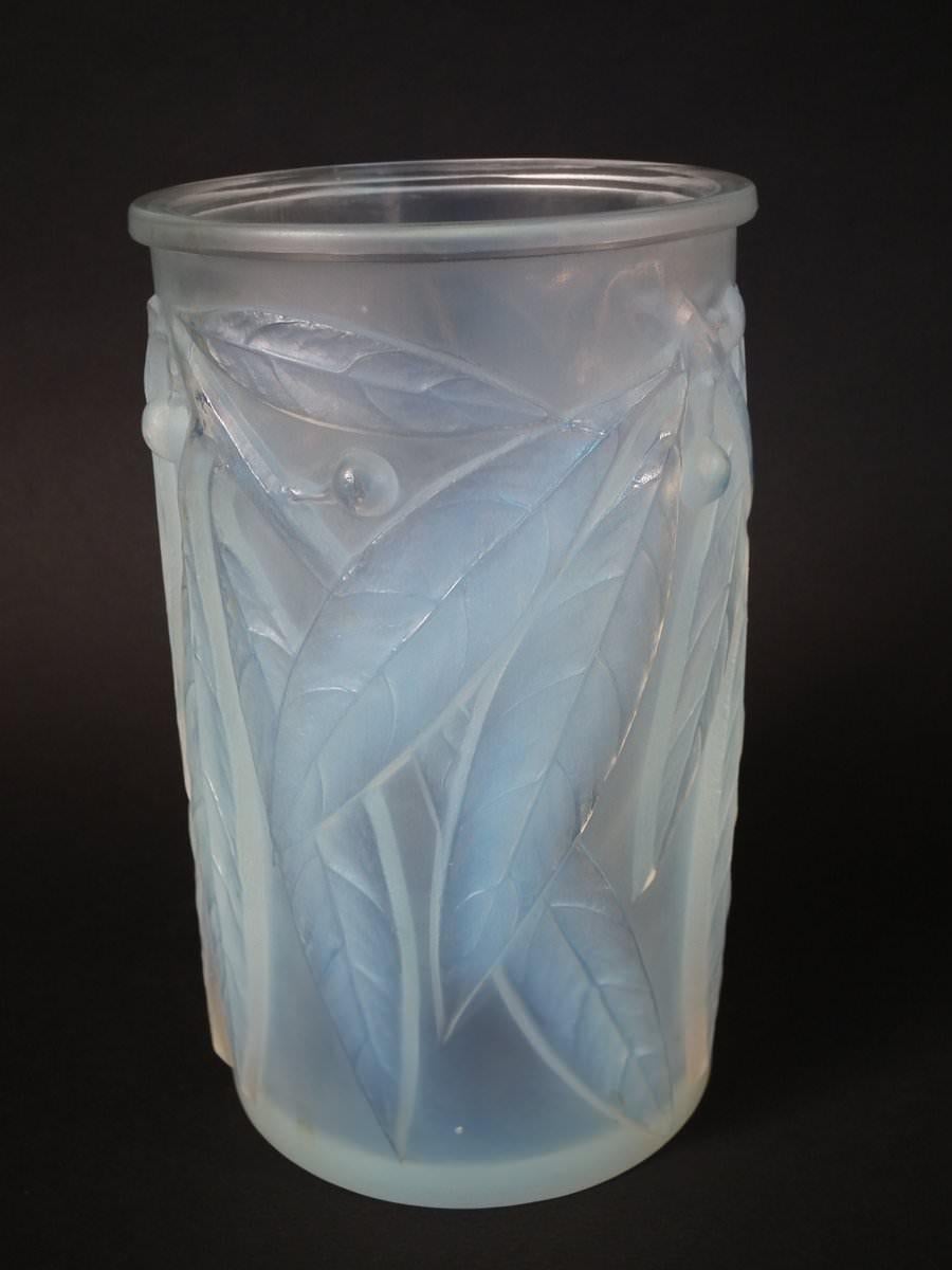 Rene Lalique Opalescent Glass 'Laurier' Vase 1