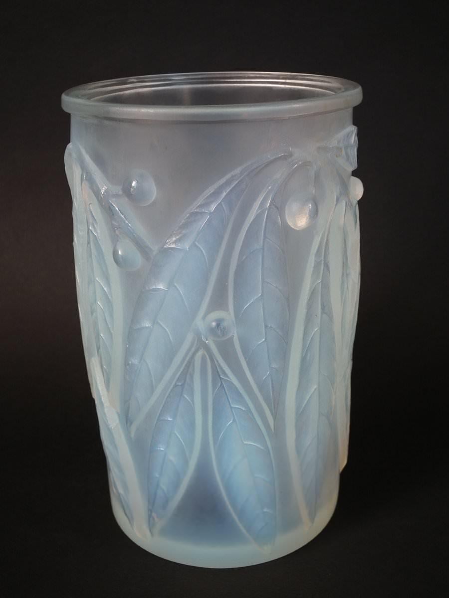 Rene Lalique Opalescent Glass 'Laurier' Vase 2