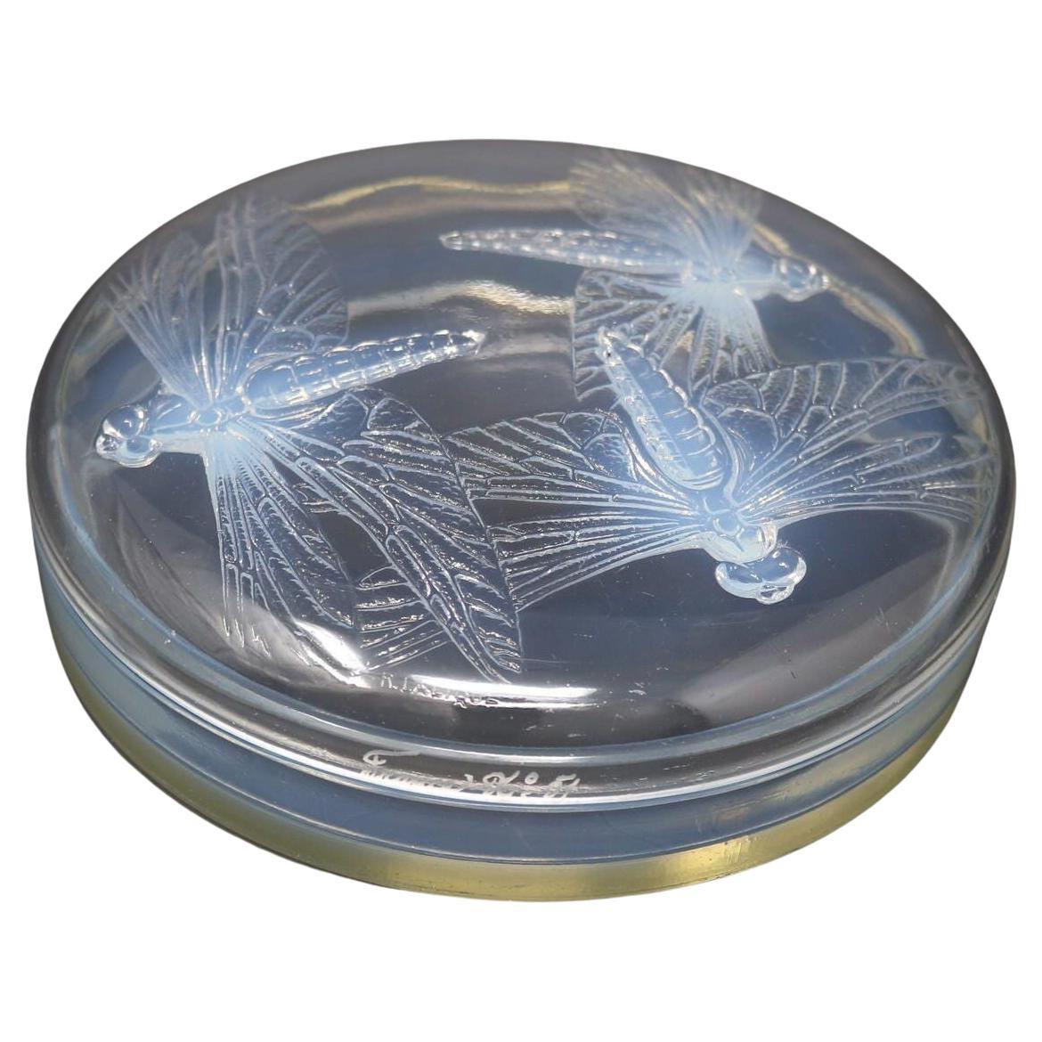 Caja de cristal opalescente "Libellules" de René Lalique