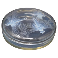 Caja de cristal opalescente "Libellules" de René Lalique