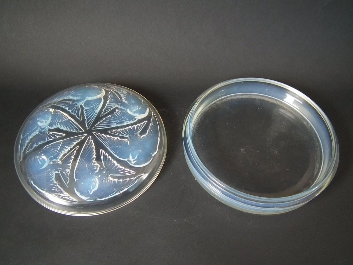 French Rene Lalique Opalescent Glass 'Mesanges' Box