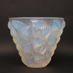 Vase Moissac en verre opalescent Rene Lalique