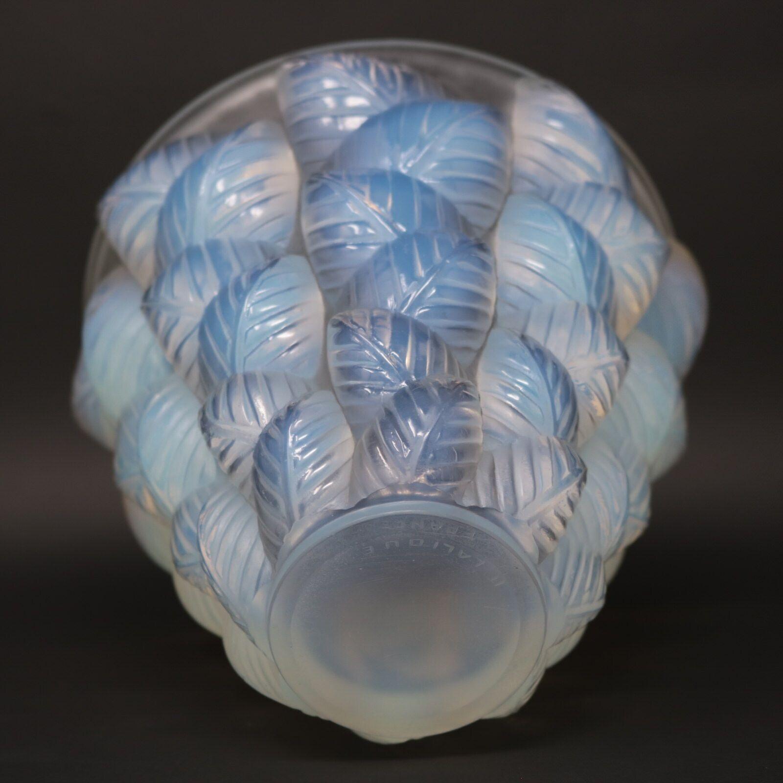 Rene Lalique Opalescent Glass Moissac Vase In Excellent Condition For Sale In Chelmsford, Essex