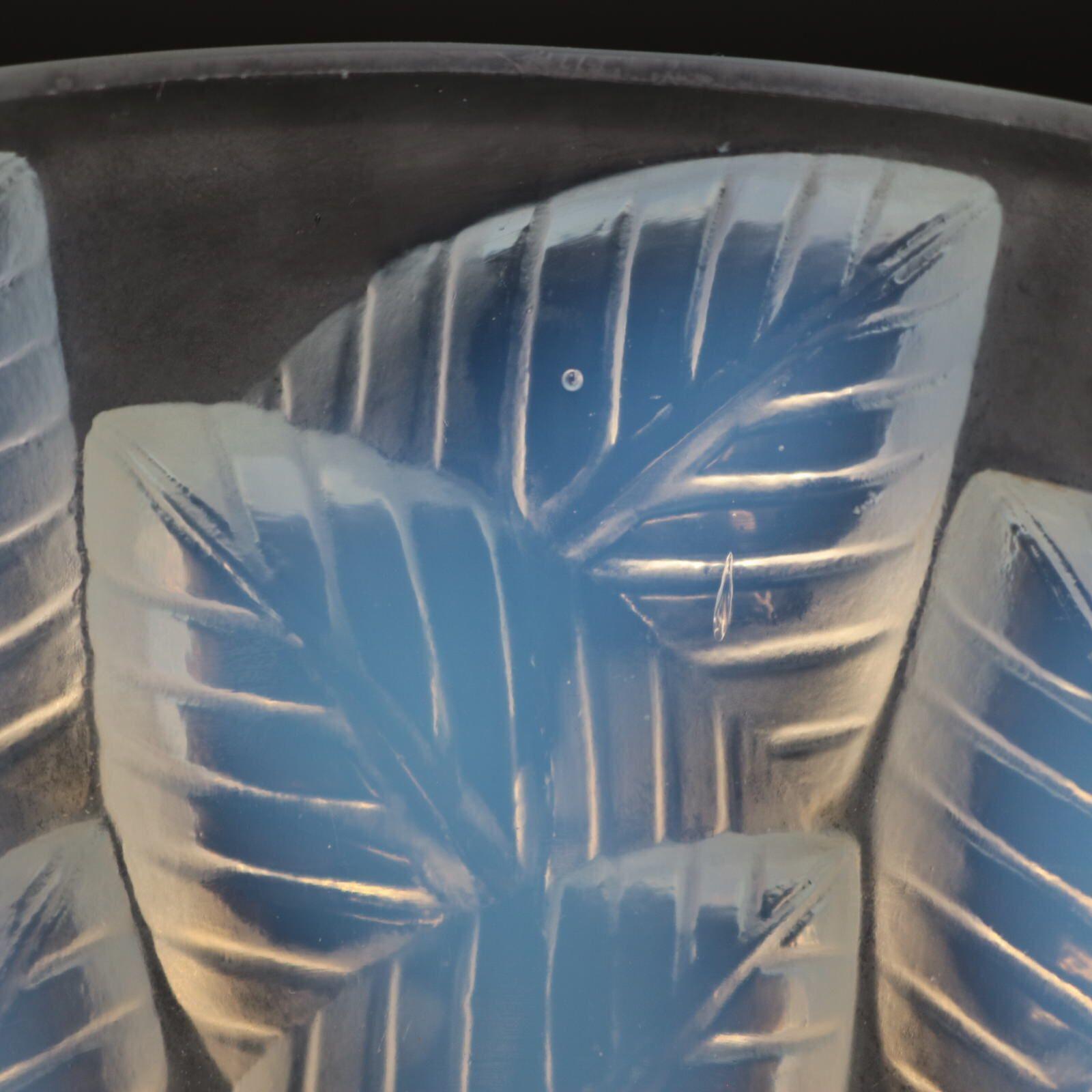 Moissac-Vase aus opalisierendem Glas von Lalique im Angebot 2