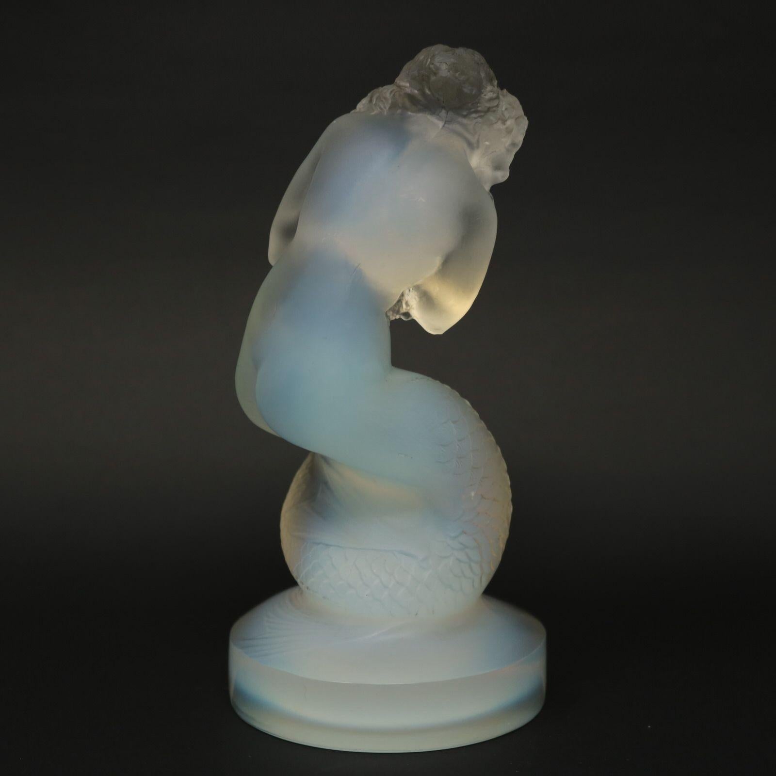 Rene Lalique Opalescent Glass 'Naiade' Statuette In Excellent Condition For Sale In Chelmsford, Essex