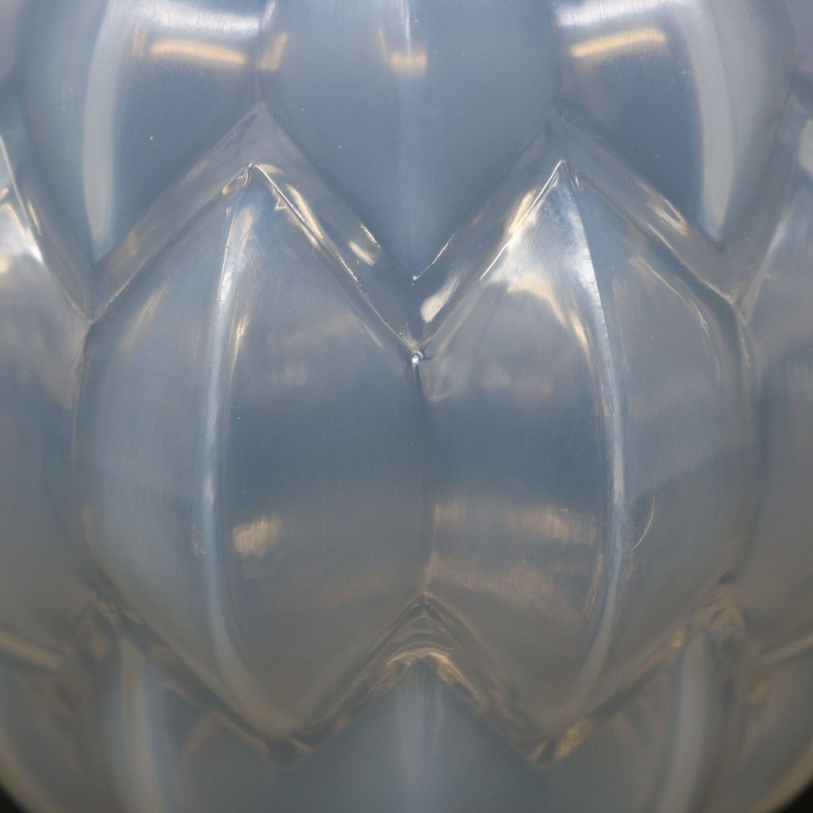 Inizio XX secolo Vaso 'Nivernais' in vetro opalescente di Rene Lalique in vendita