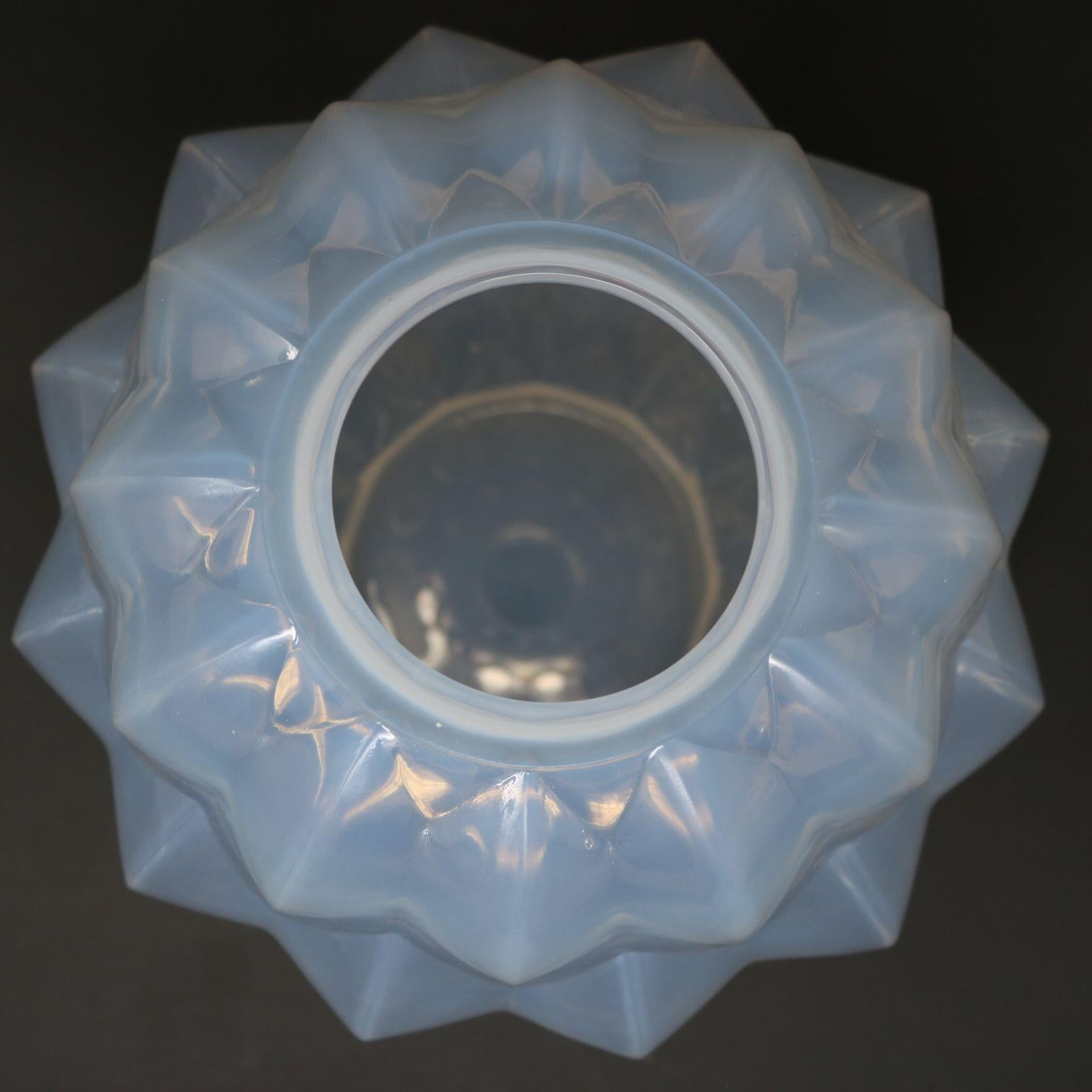Vaso 'Nivernais' in vetro opalescente di Rene Lalique in vendita 1
