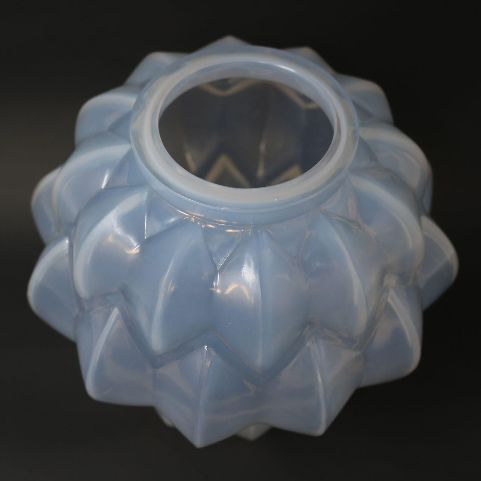 Vaso 'Nivernais' in vetro opalescente di Rene Lalique in vendita 3