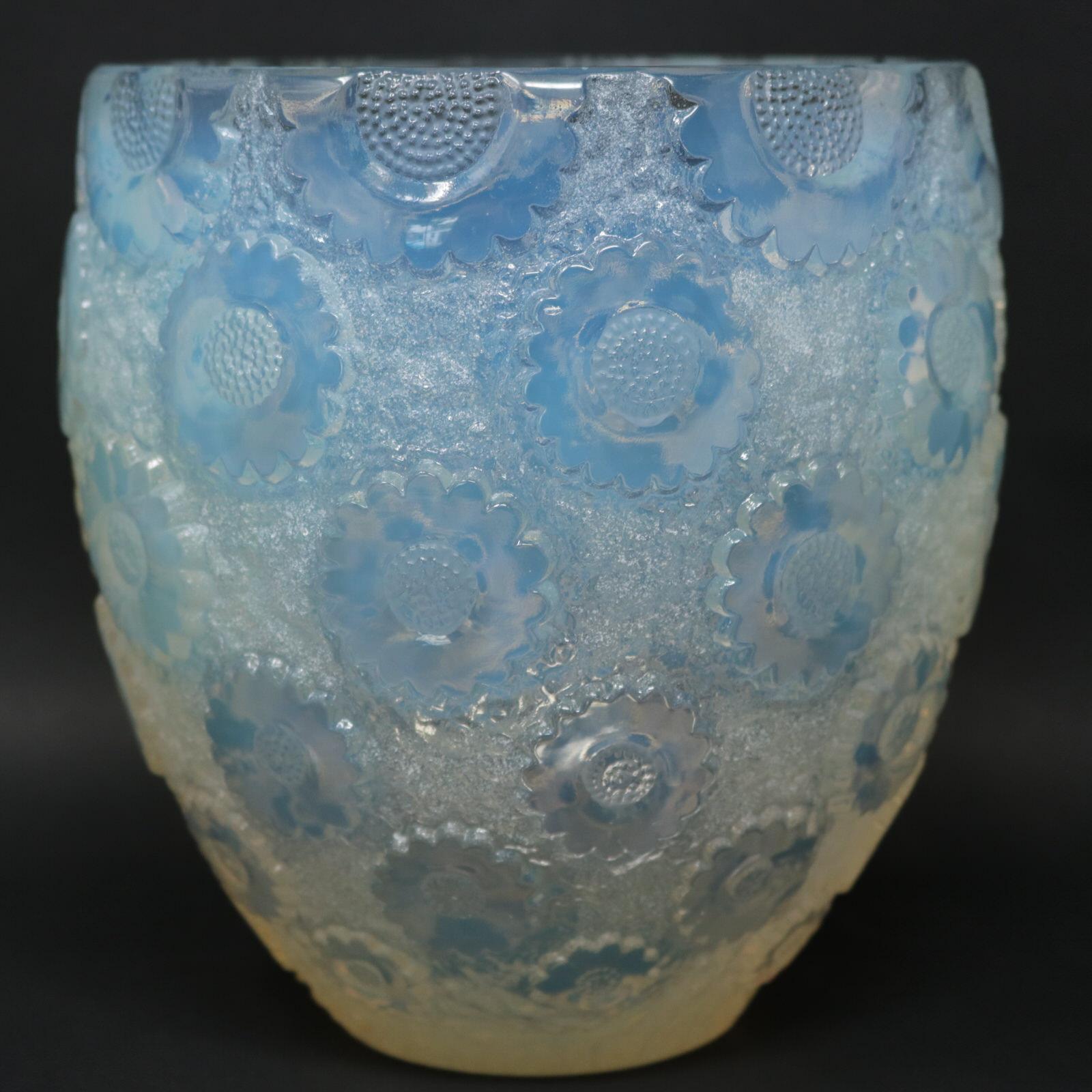 Art Deco René Lalique Opalescent Glass 'Paquerettes' Daisies Vase For Sale