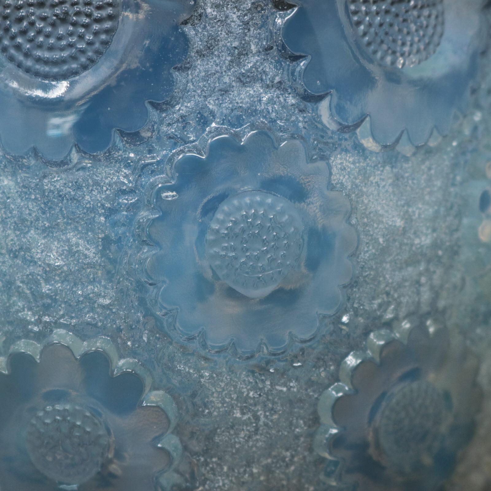 Pressé Vase « Paquerettes » en verre opalescent de Ren Lalique pour Daisies en vente