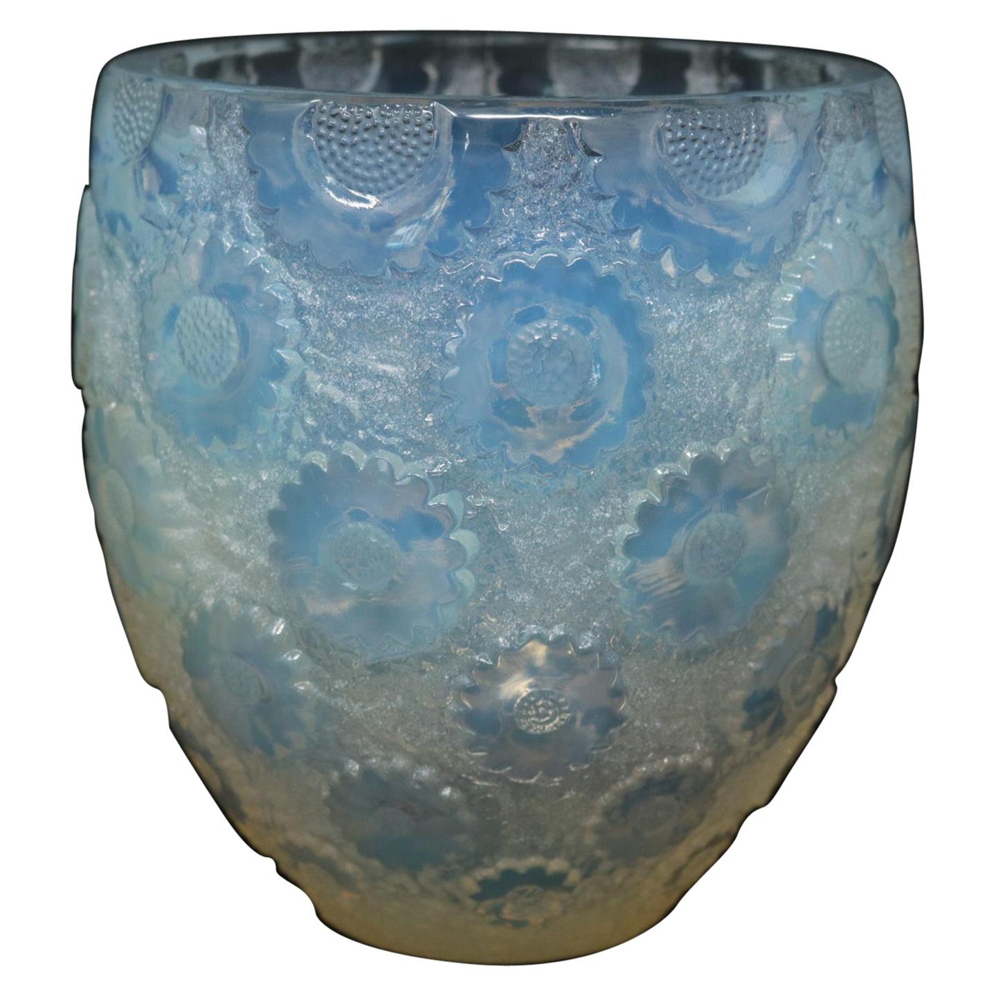 Vase „Paquerettes“ von Lalique aus opalisierendem Glas mit Zitronenmotiven
