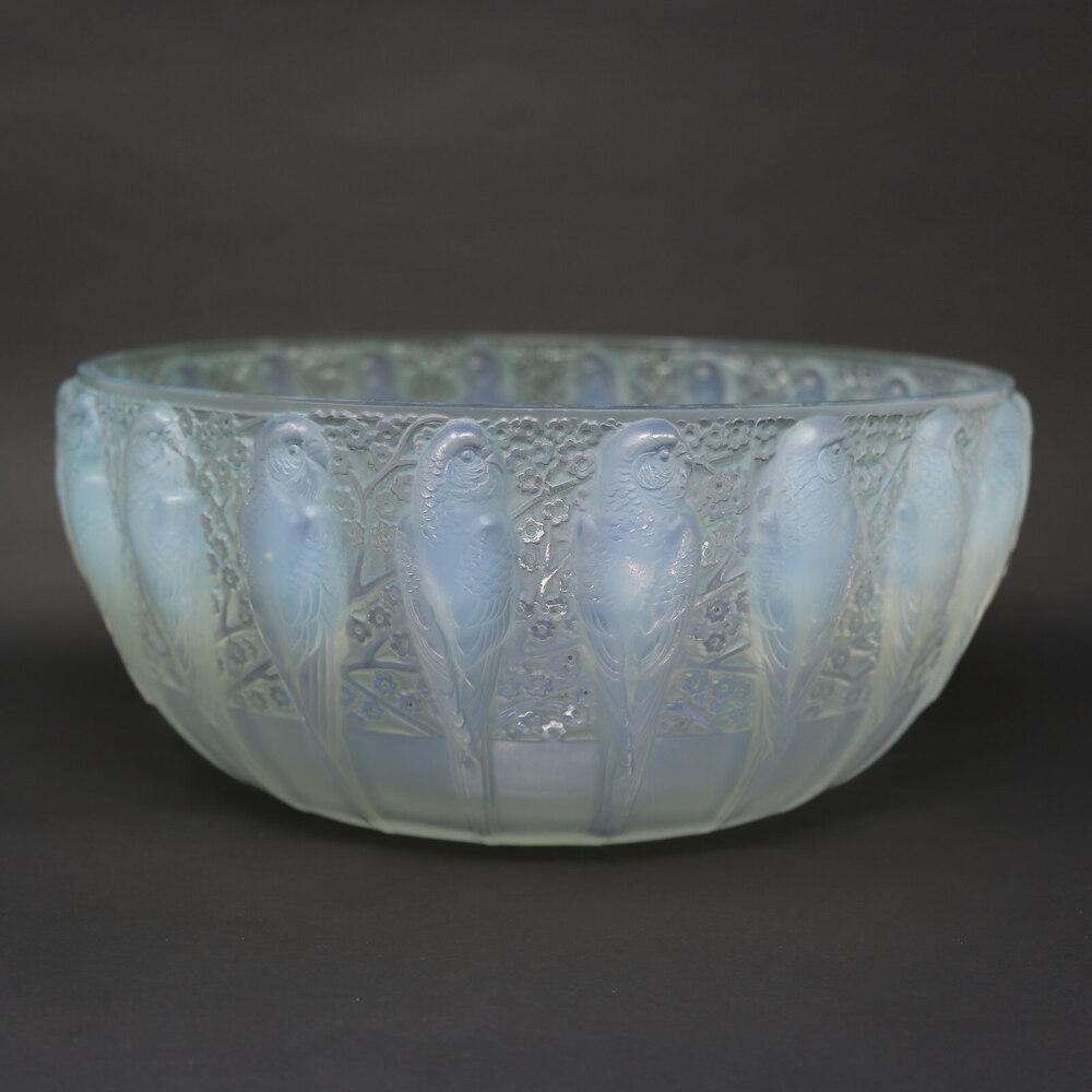 Milieu du XXe siècle Bol Perruches en verre opalescent Rene Lalique en vente