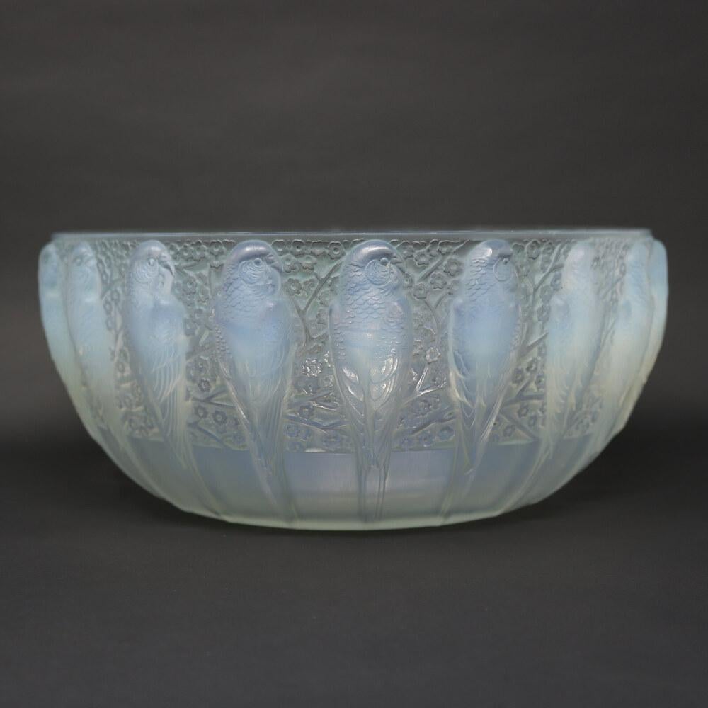 Verre Bol Perruches en verre opalescent Rene Lalique en vente
