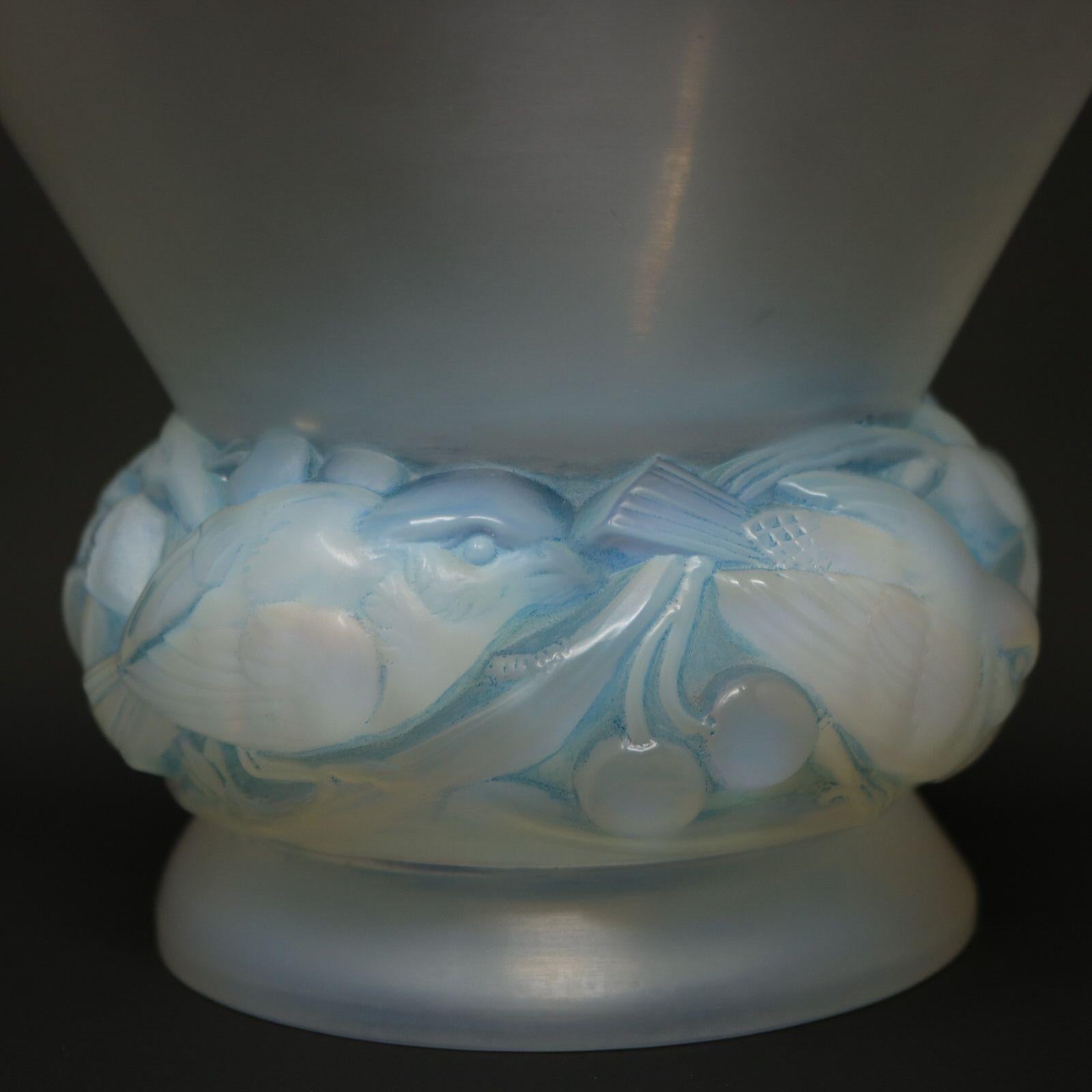 Vetro Vaso 'Pinsons' in vetro opalescente di Rene Lalique in vendita