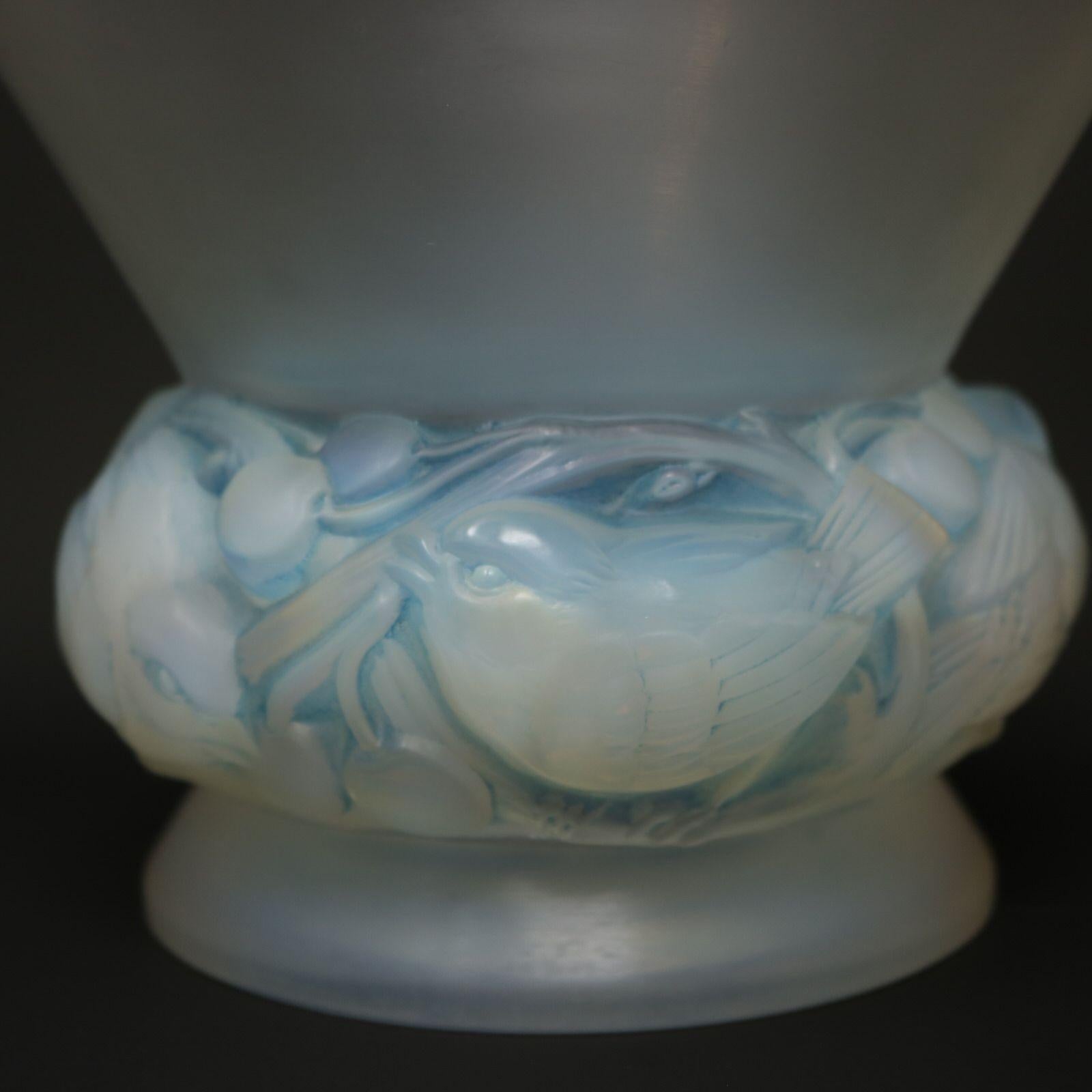 Vaso 'Pinsons' in vetro opalescente di Rene Lalique in vendita 2
