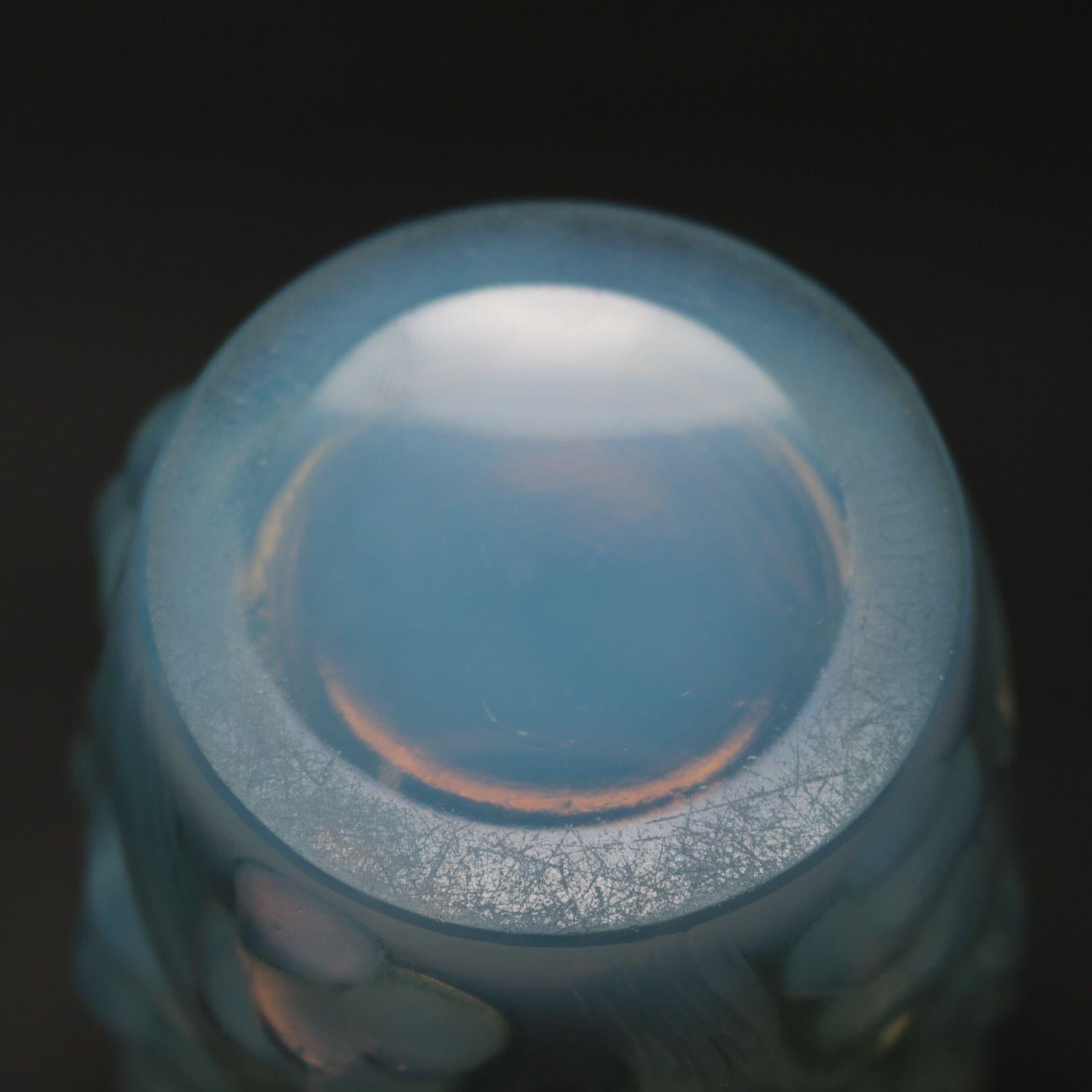 Vase „Raisins“ aus opalisierendem Glas von Lalique im Angebot 4